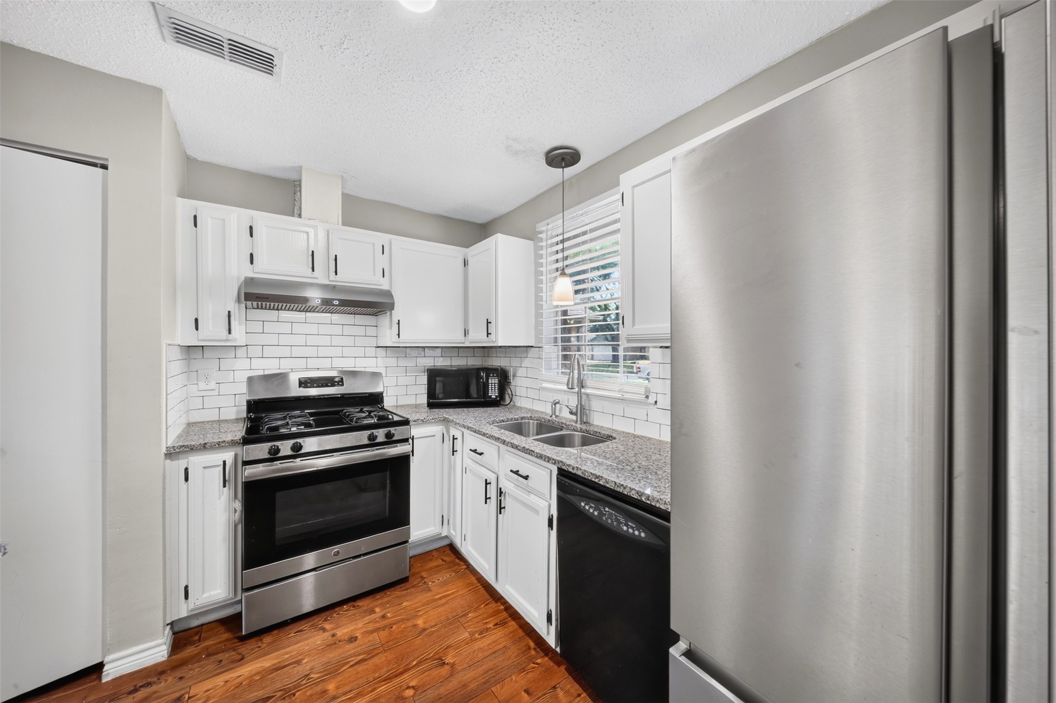 18046 Garden Manor Drive Property Photo 6