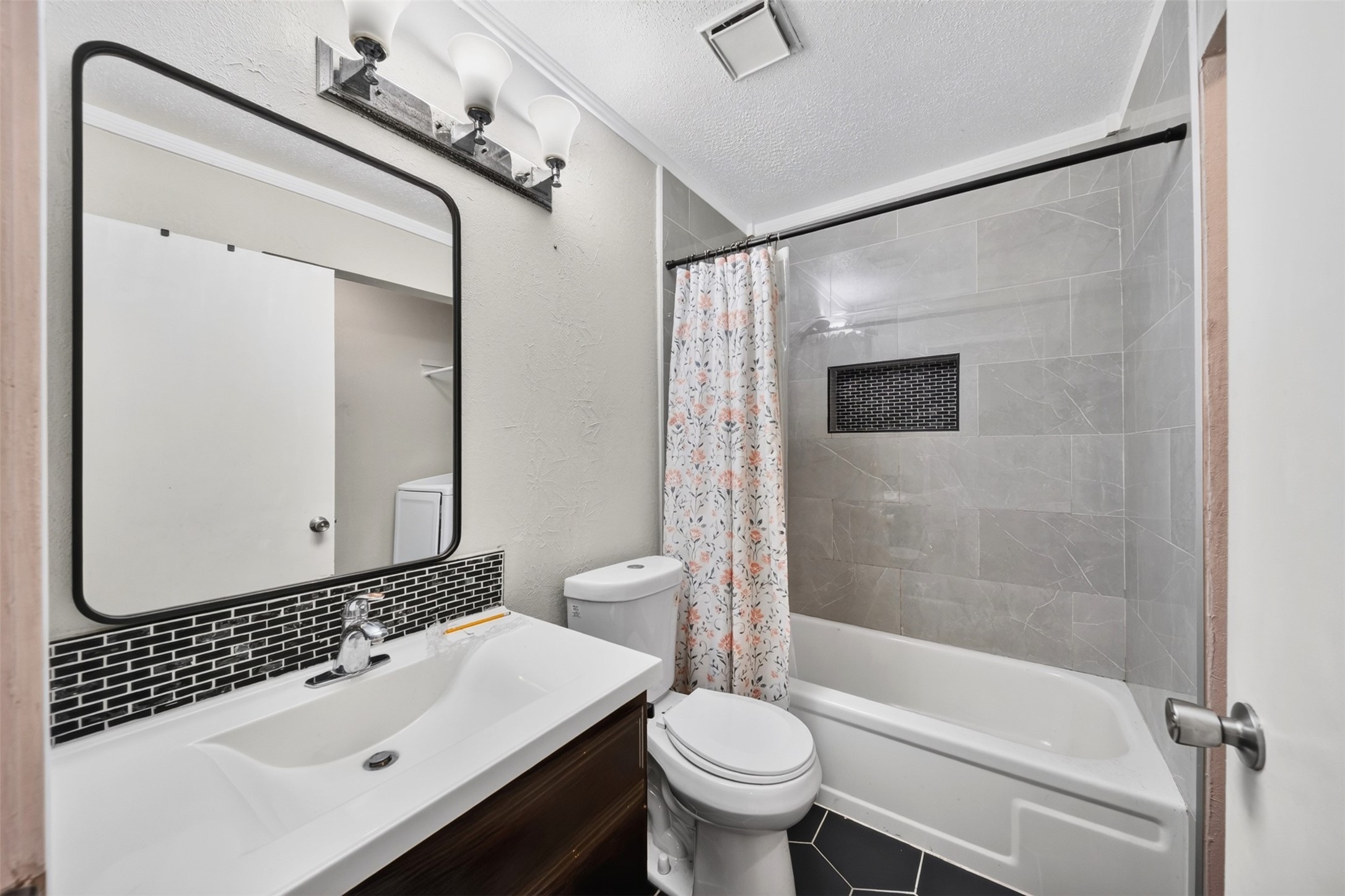 18046 Garden Manor Drive Property Photo 28