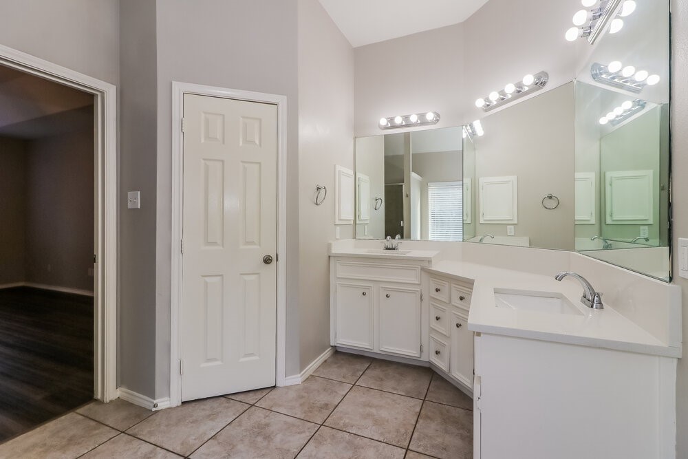 9510 Wakefield Village Drive Property Photo 11