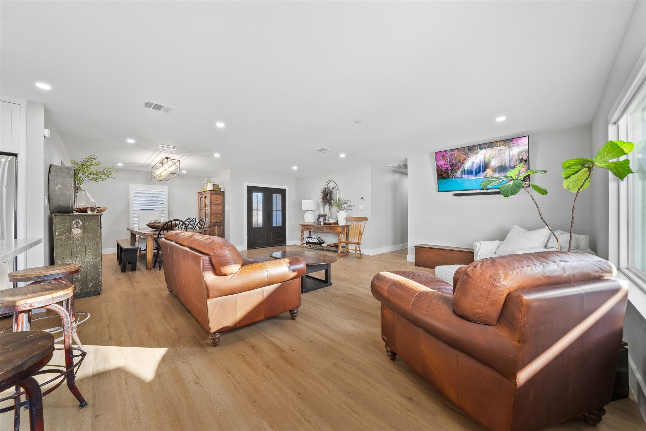 2319 Elmgate Drive Property Photo 10