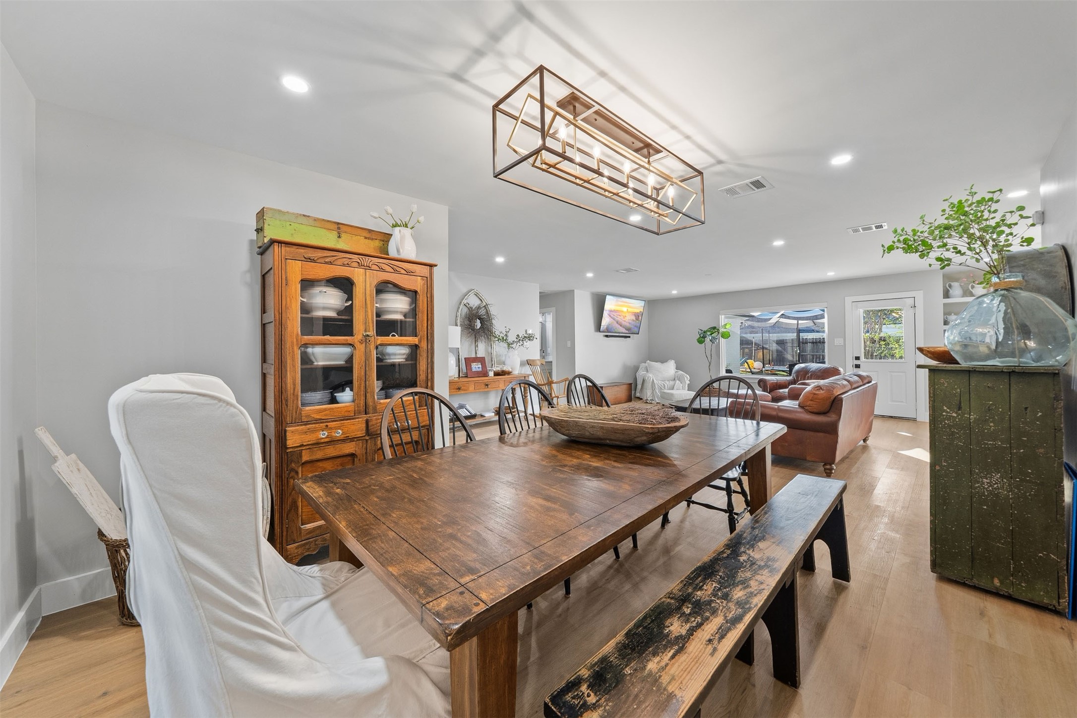 2319 Elmgate Drive Property Photo 12