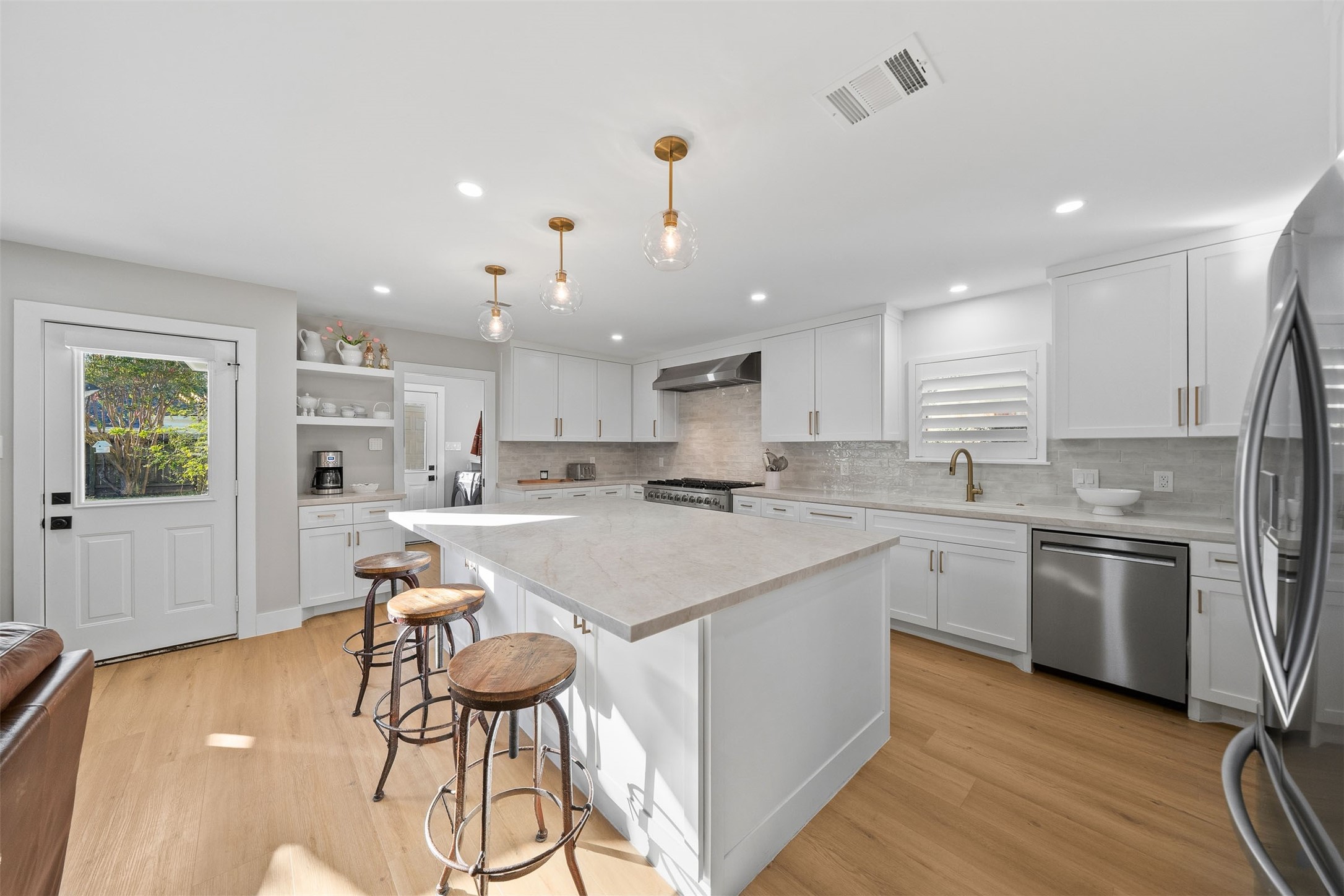 2319 Elmgate Drive Property Photo 13