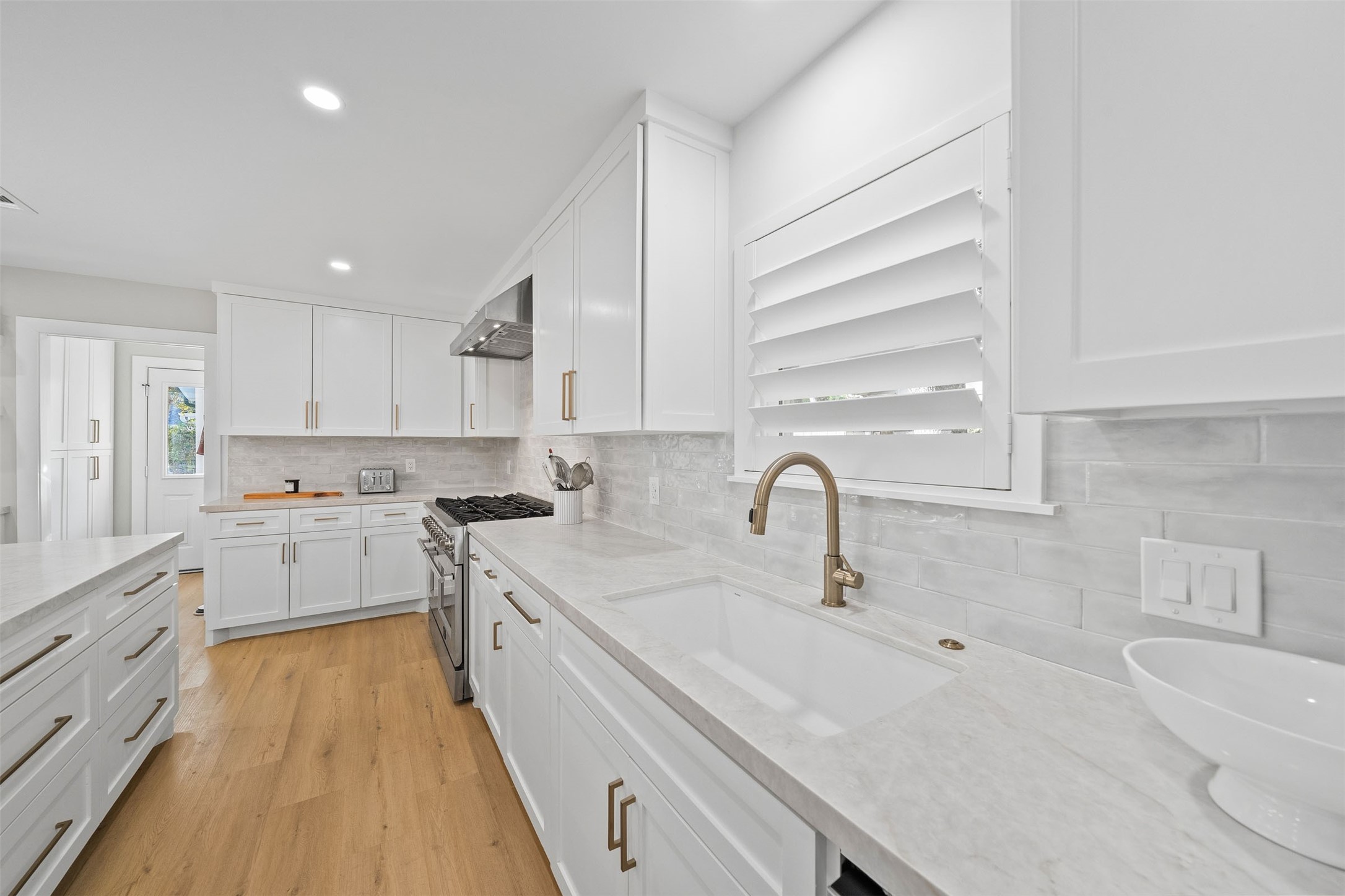 2319 Elmgate Drive Property Photo 14