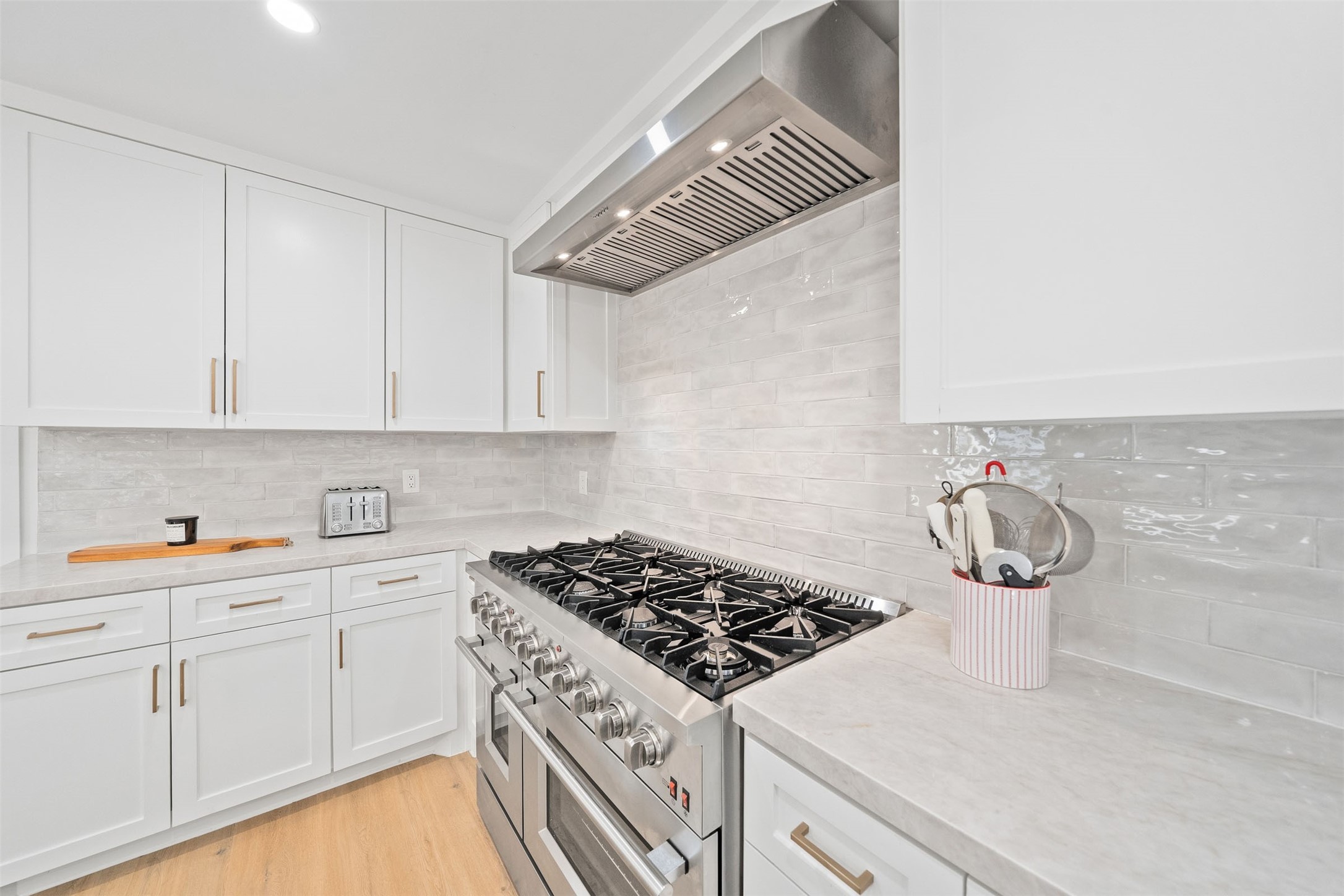 2319 Elmgate Drive Property Photo 16