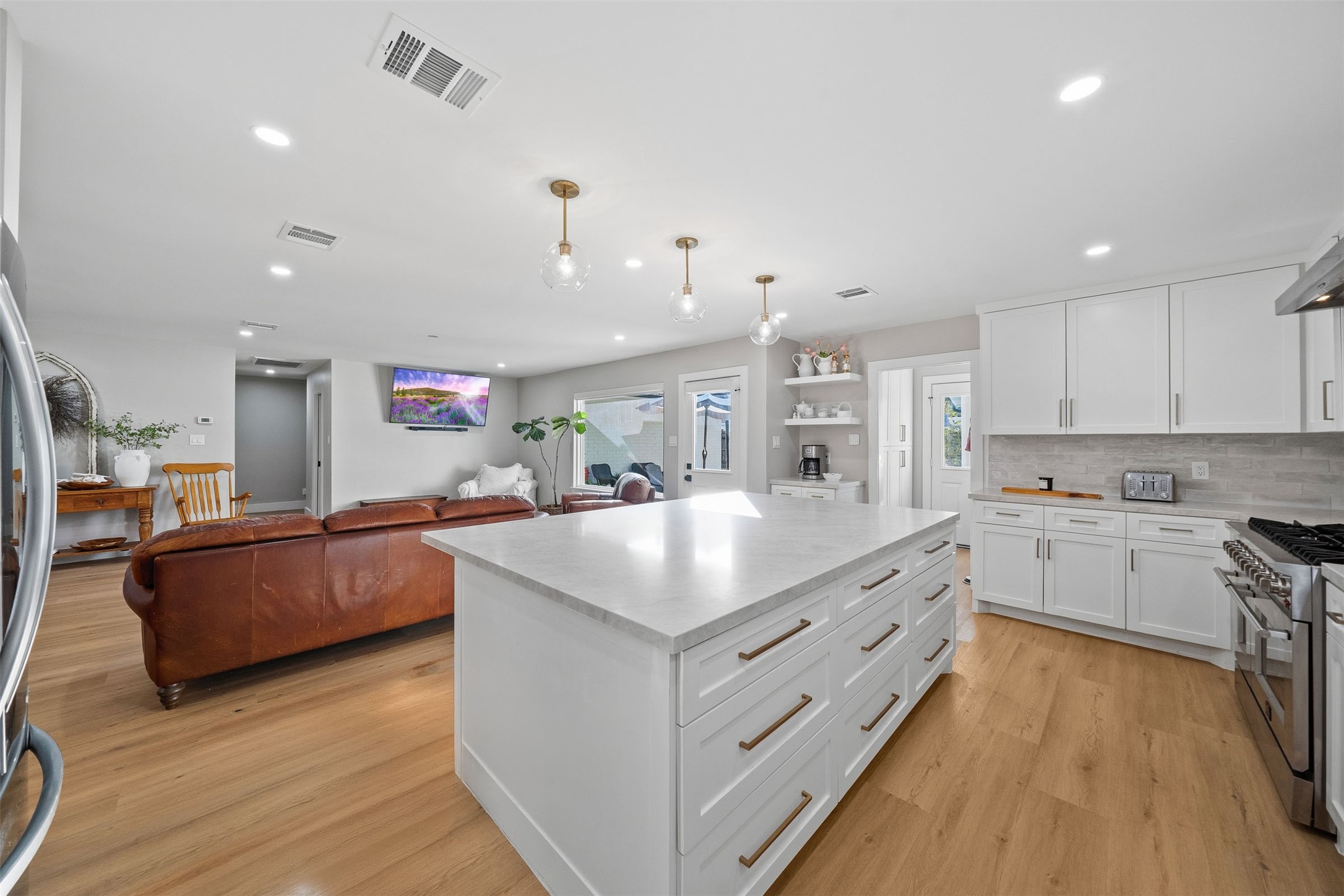 2319 Elmgate Drive Property Photo 19