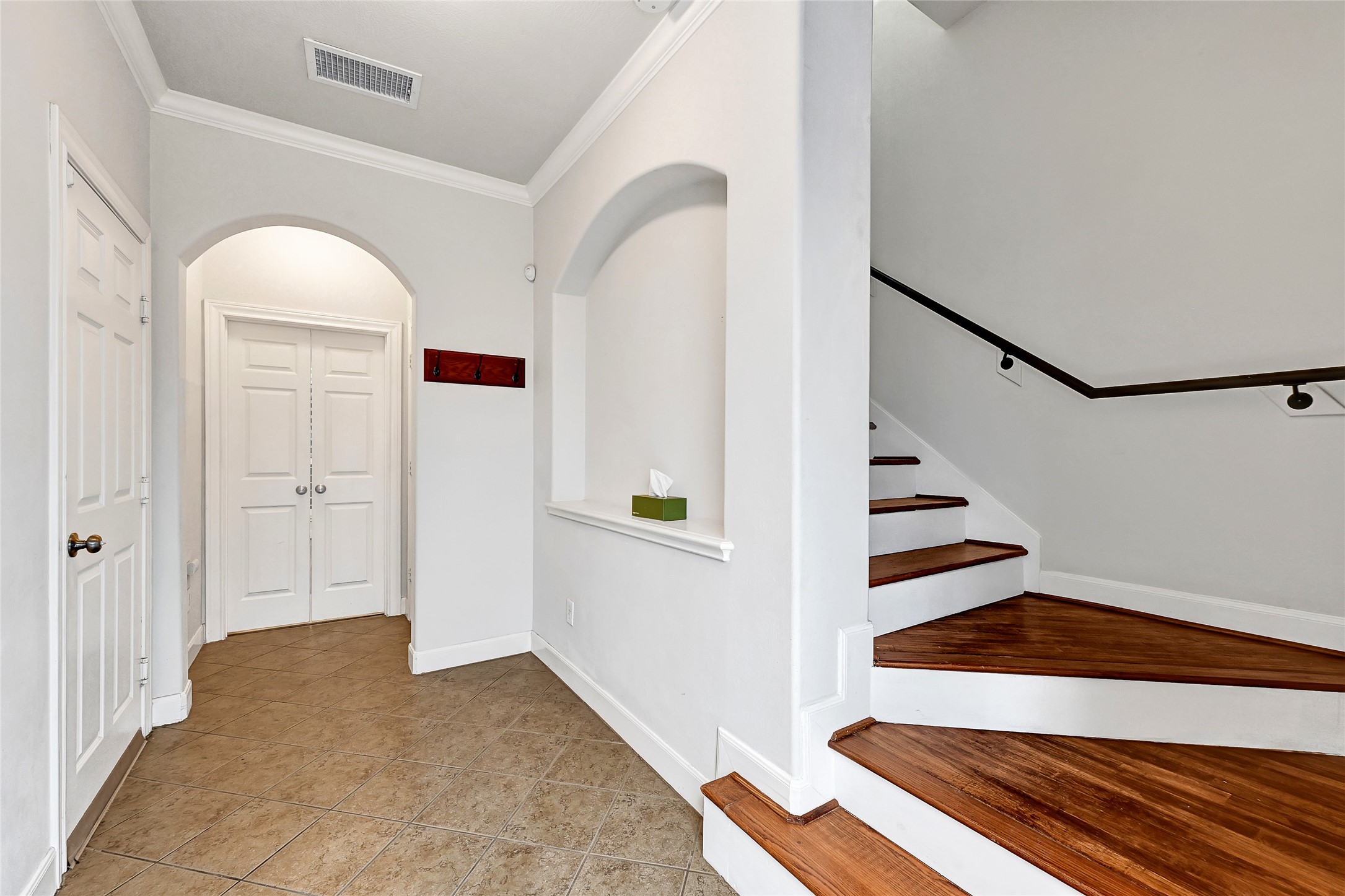 503 Roy Street B Property Photo 3