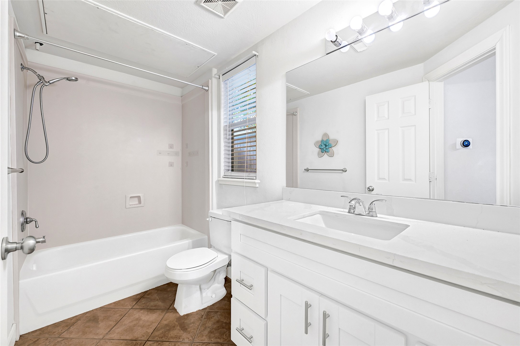 503 Roy Street B Property Photo 6