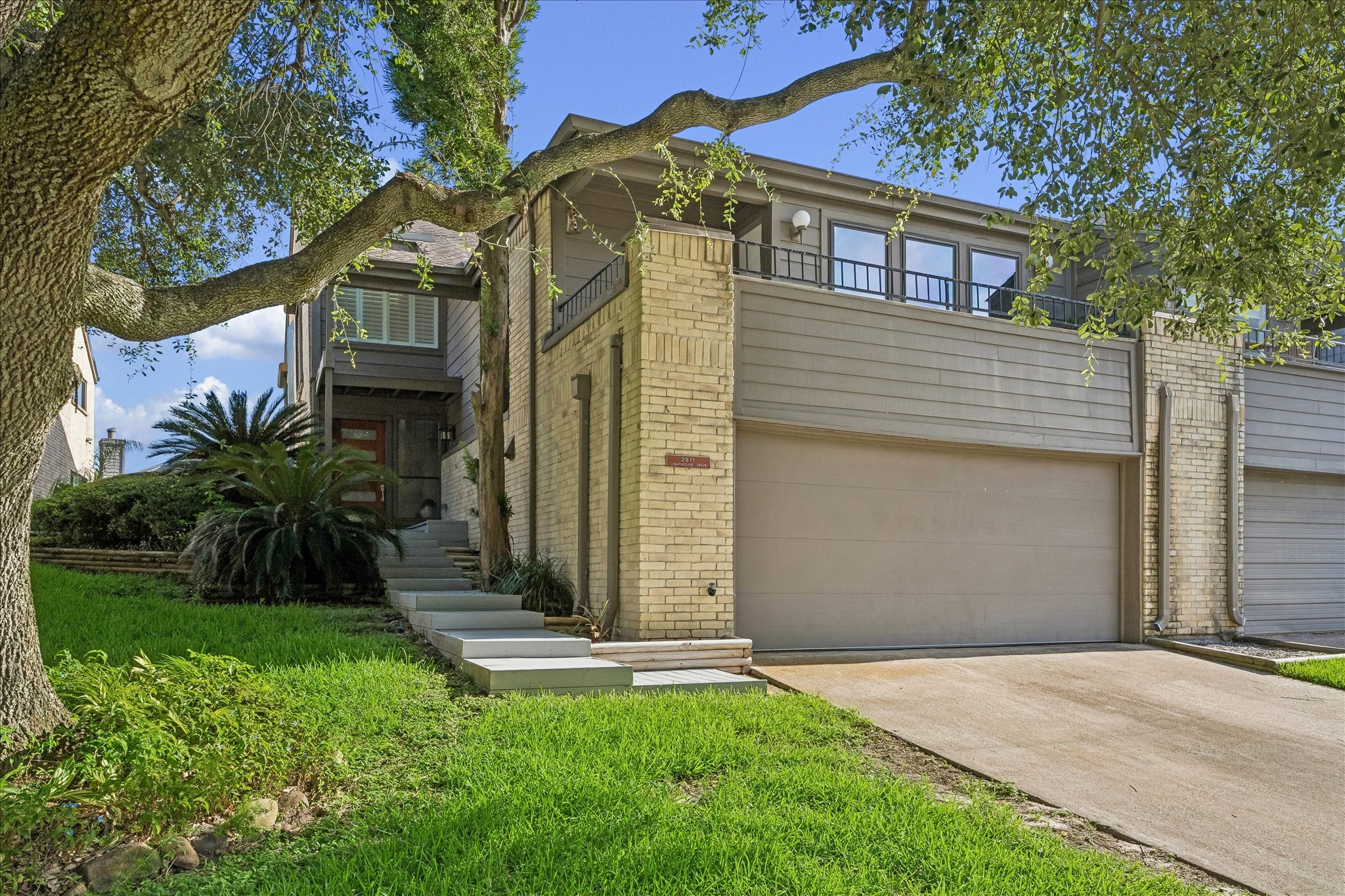 2811 Lighthouse Drive Property Photo 1