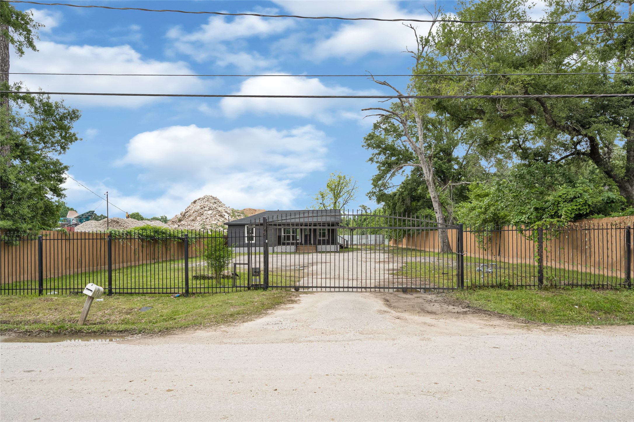 2631 Mansfield Street Property Photo 1