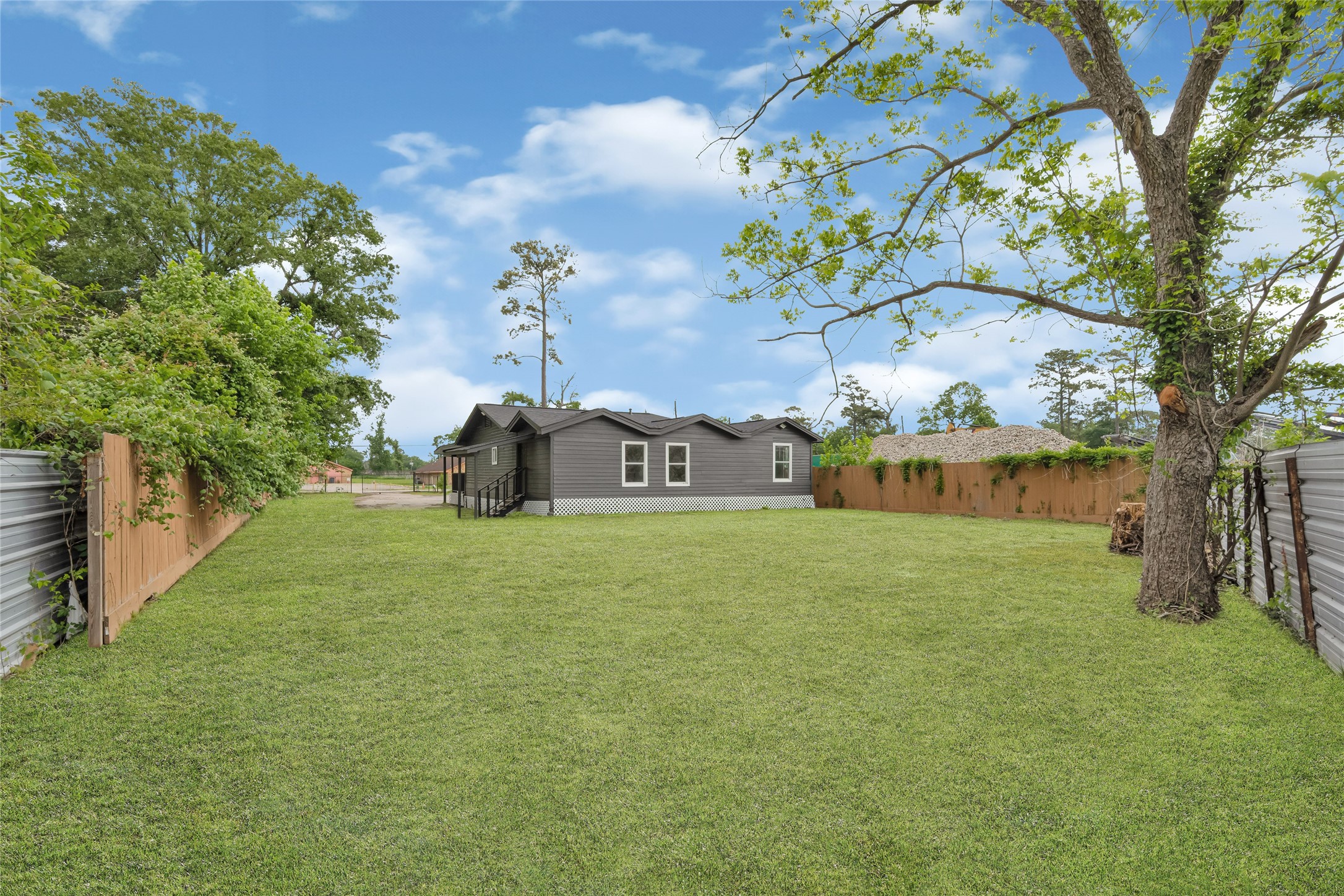 2631 Mansfield Street Property Photo 25