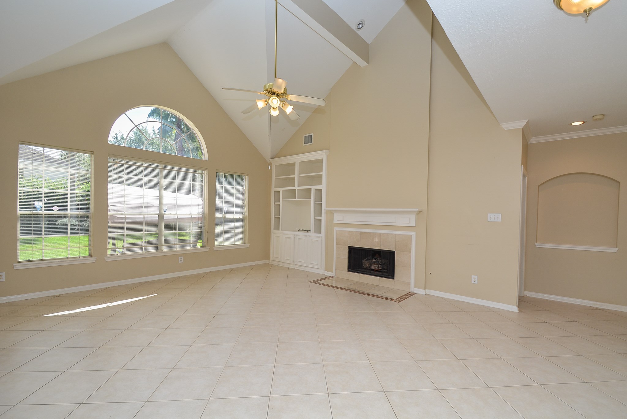 17415 Fountainview Circle Property Photo 8