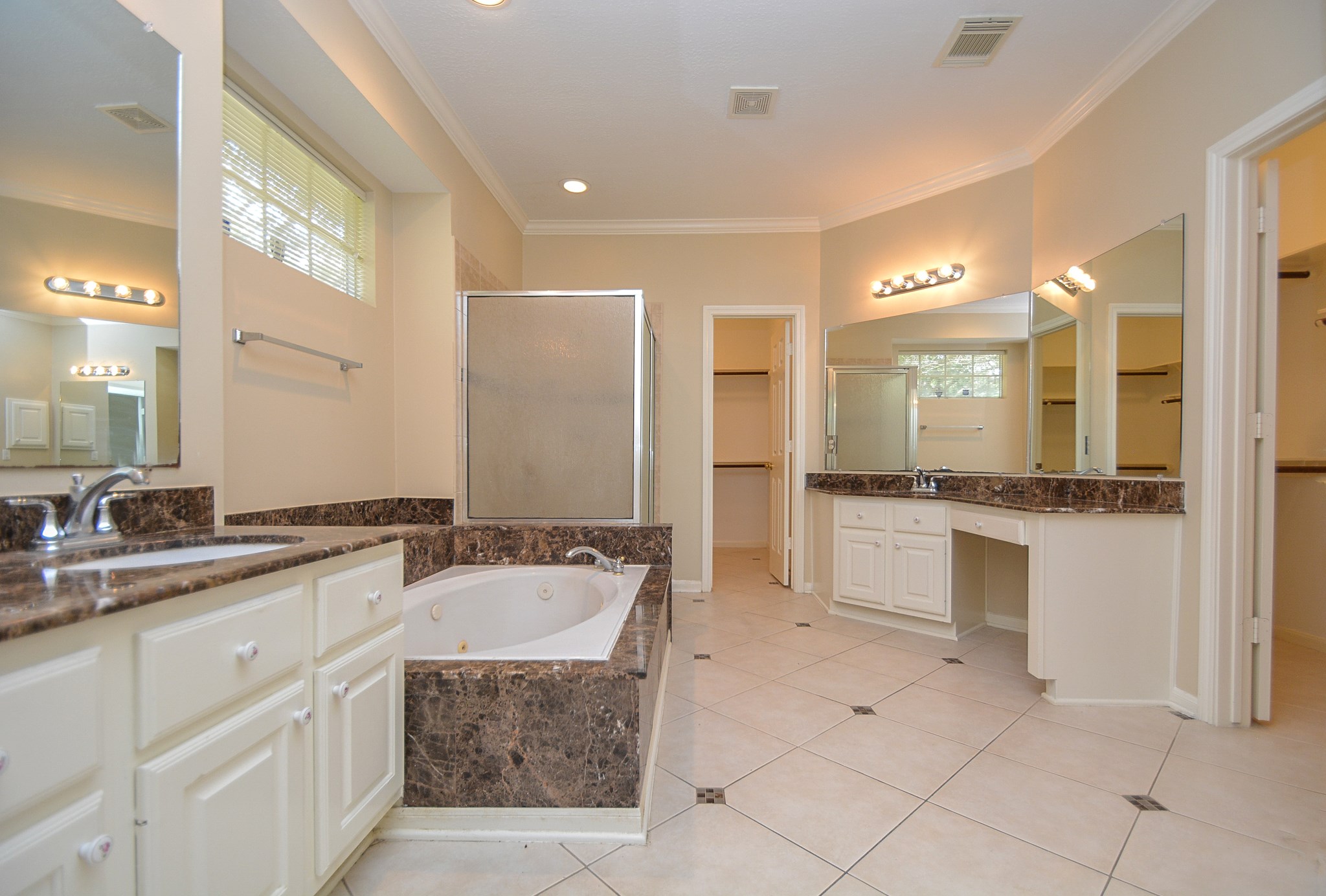 17415 Fountainview Circle Property Photo 10