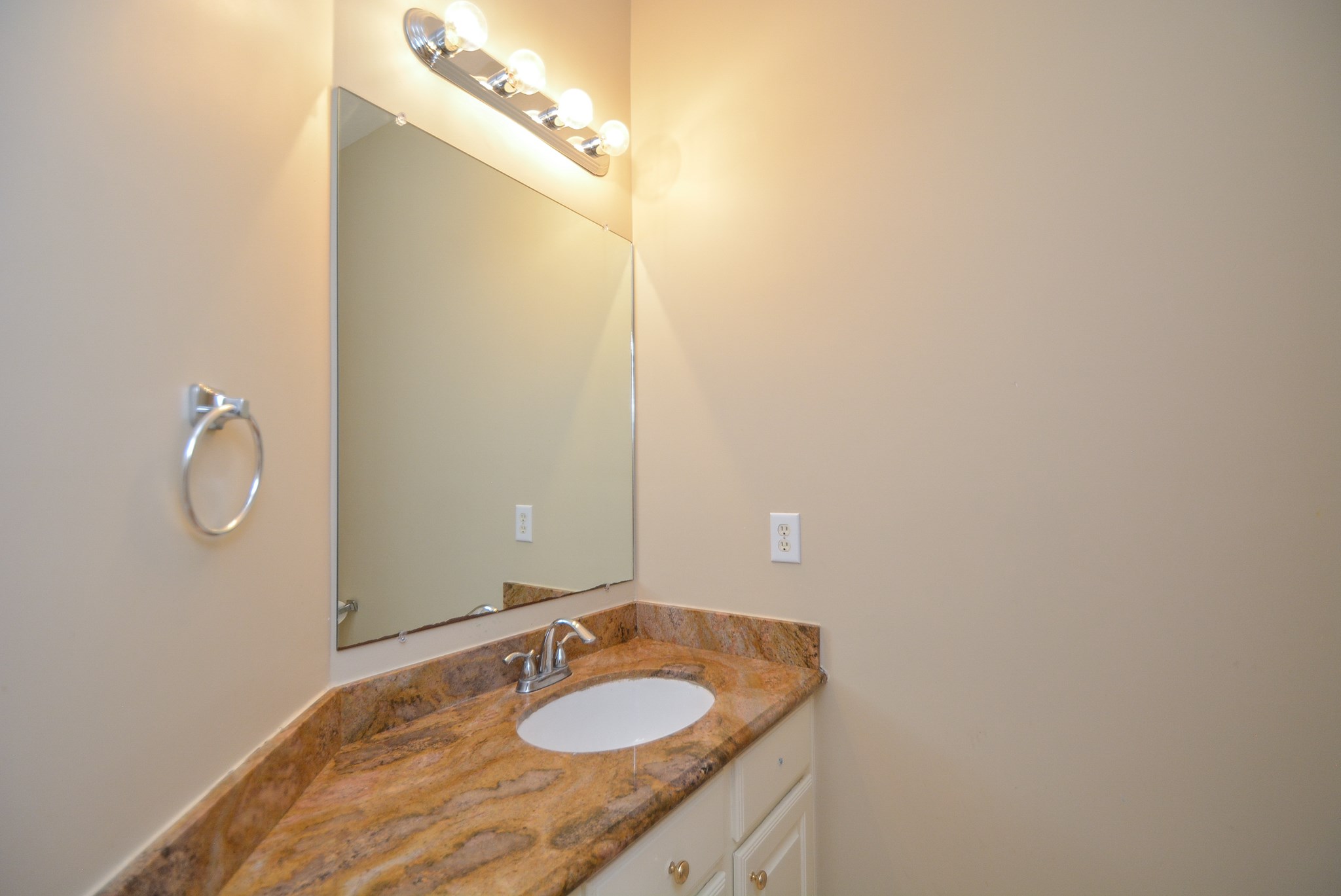 17415 Fountainview Circle Property Photo 13