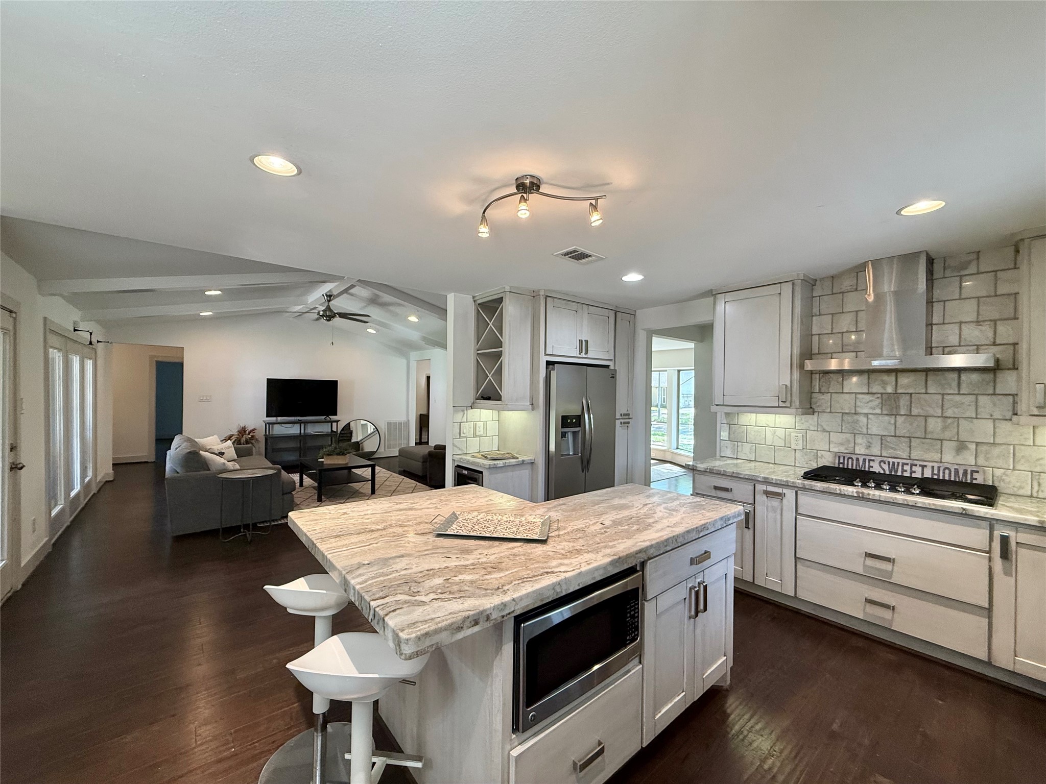 5638 Grape Street Property Photo 2