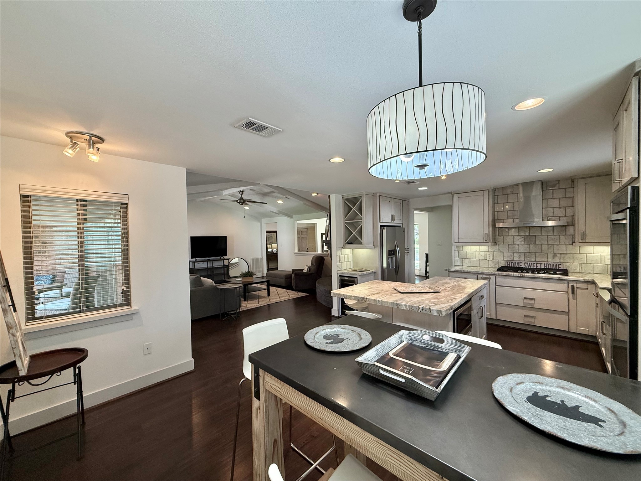 5638 Grape Street Property Photo 4
