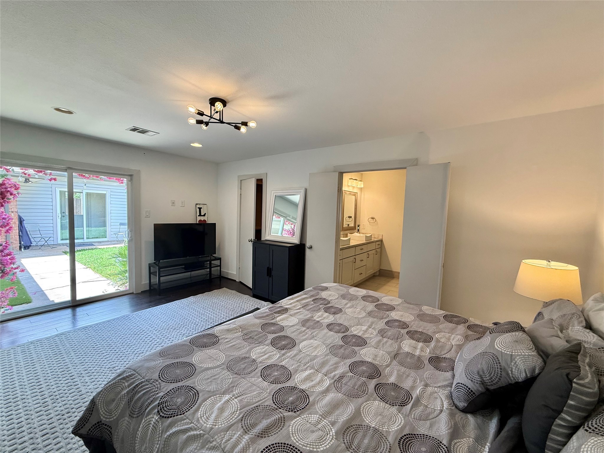 5638 Grape Street Property Photo 17