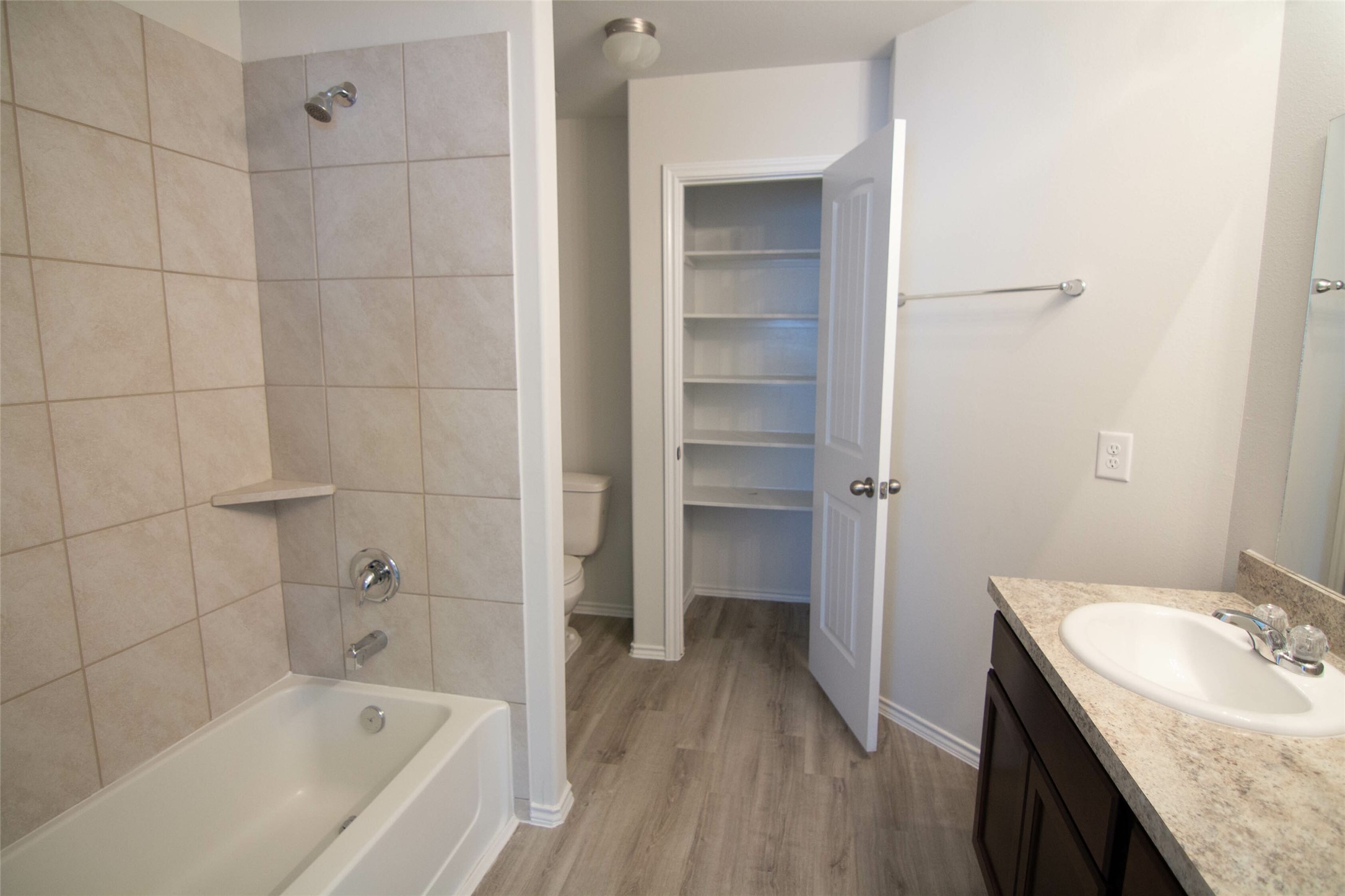 5419 Gouldburn River Drive Property Photo 9