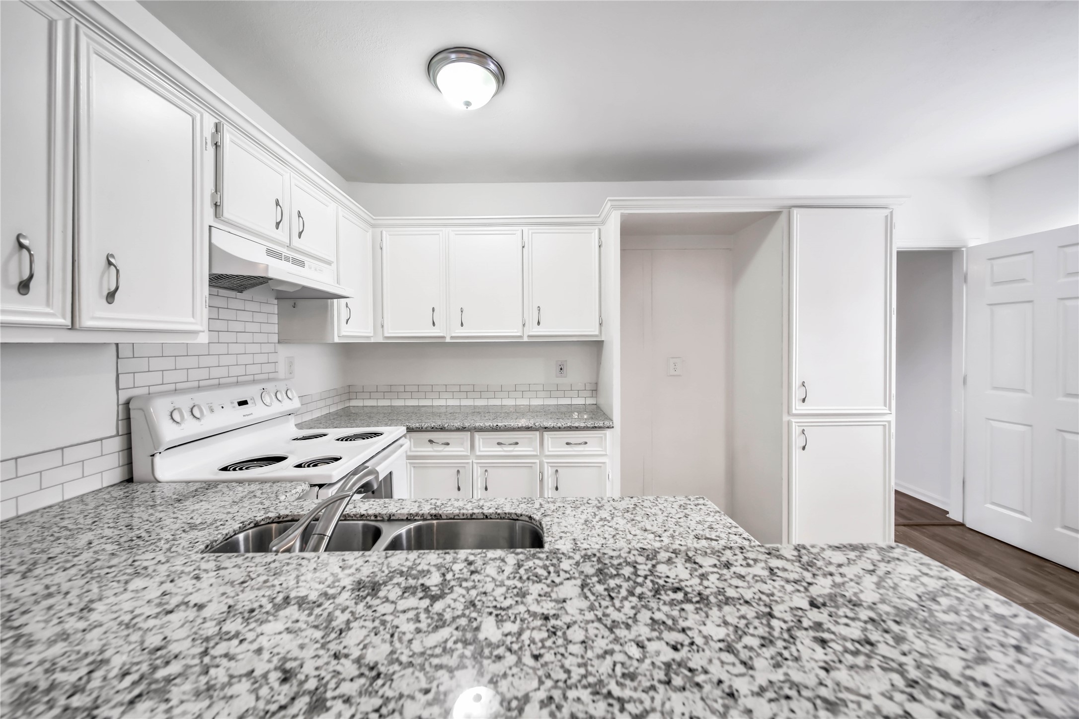 1710 Shelby Street A Property Photo 4