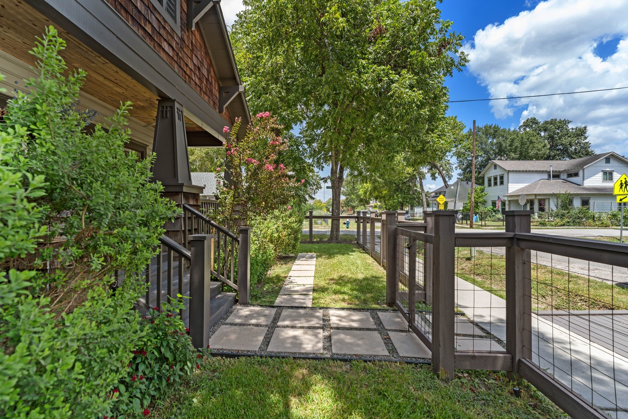 611 Enid Street Property Photo 3