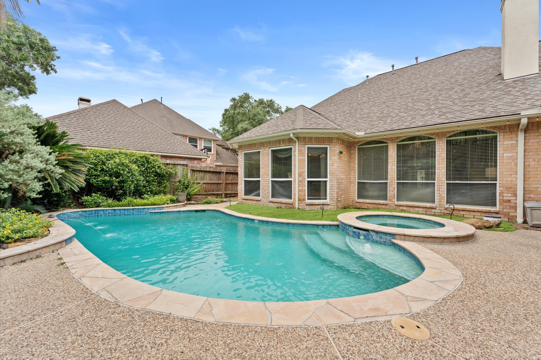 2906 Meadow Pond Drive Property Photo 1
