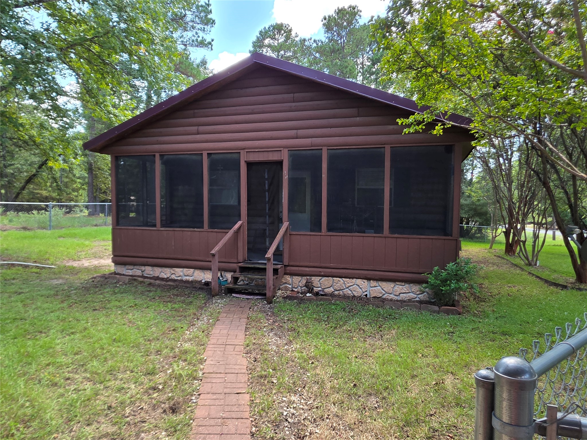 530 Kingwood Drive Property Photo 2