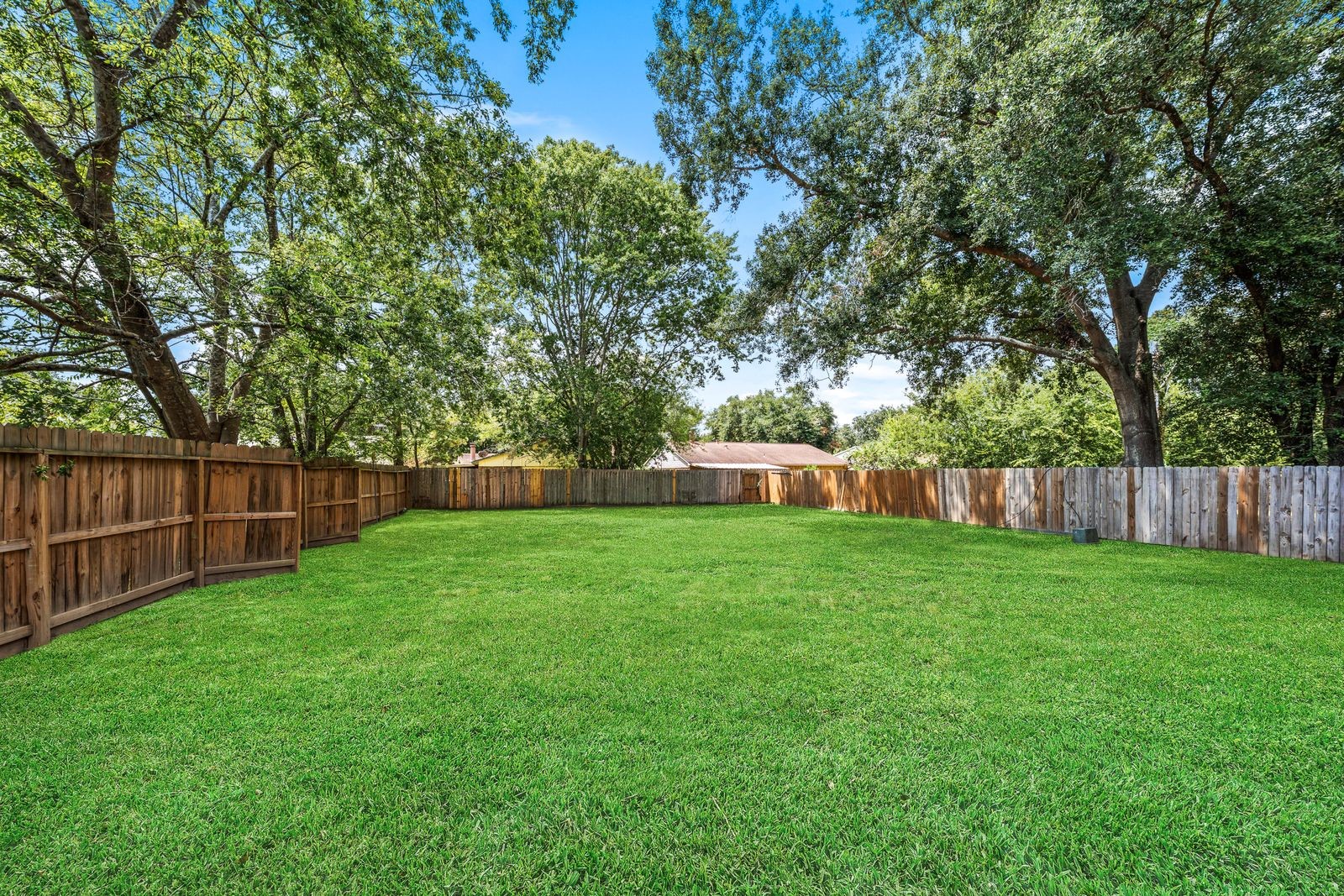 22831 Millgate Drive Property Photo 3