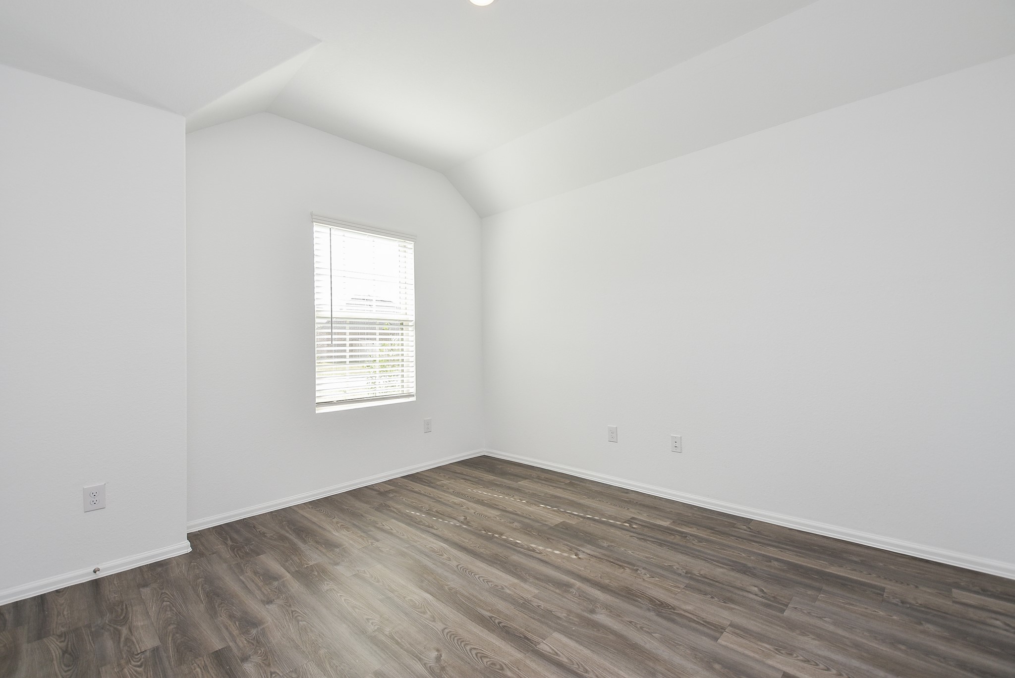 9427 Clearwater Bluff Lane Property Photo 5