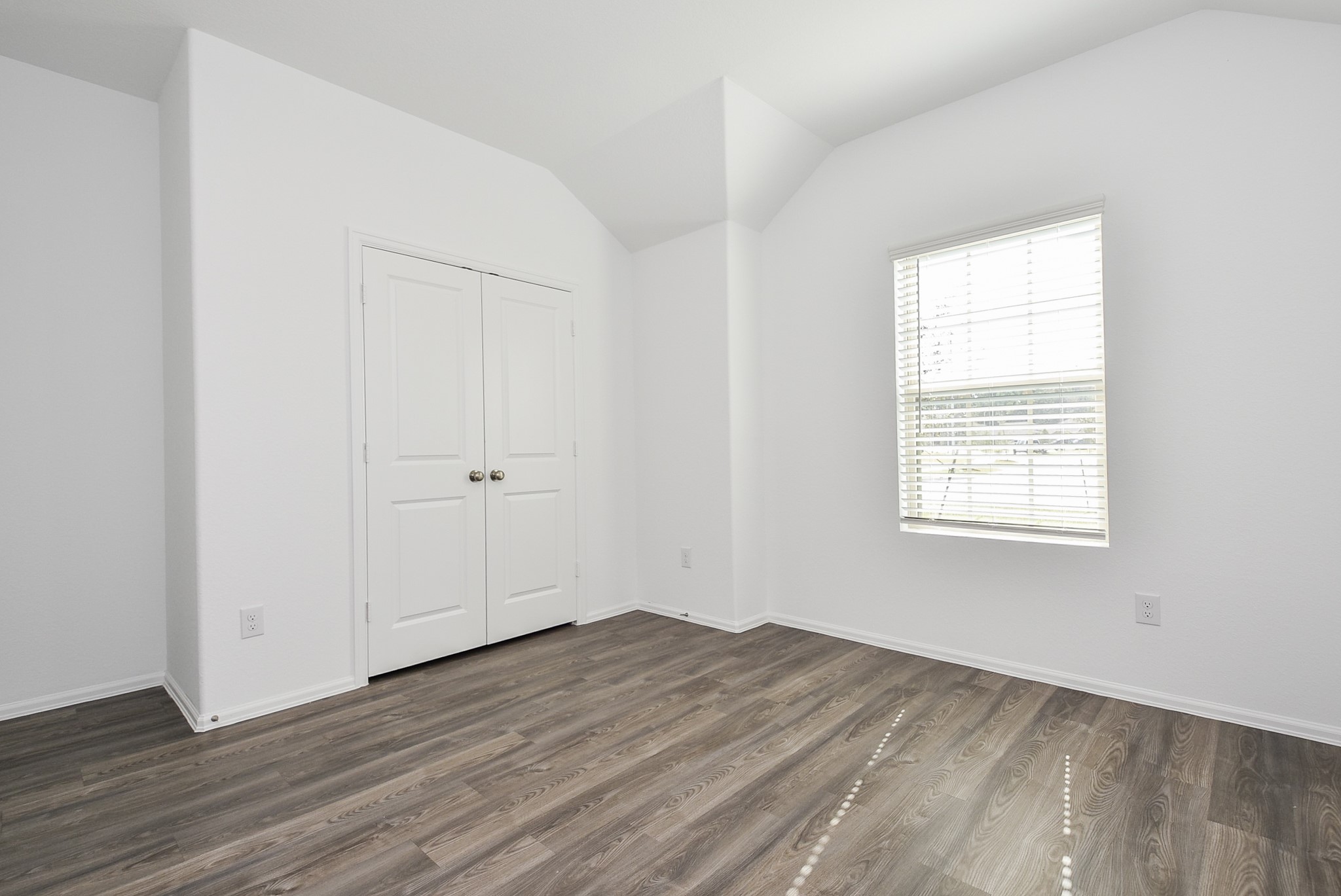 9427 Clearwater Bluff Lane Property Photo 6
