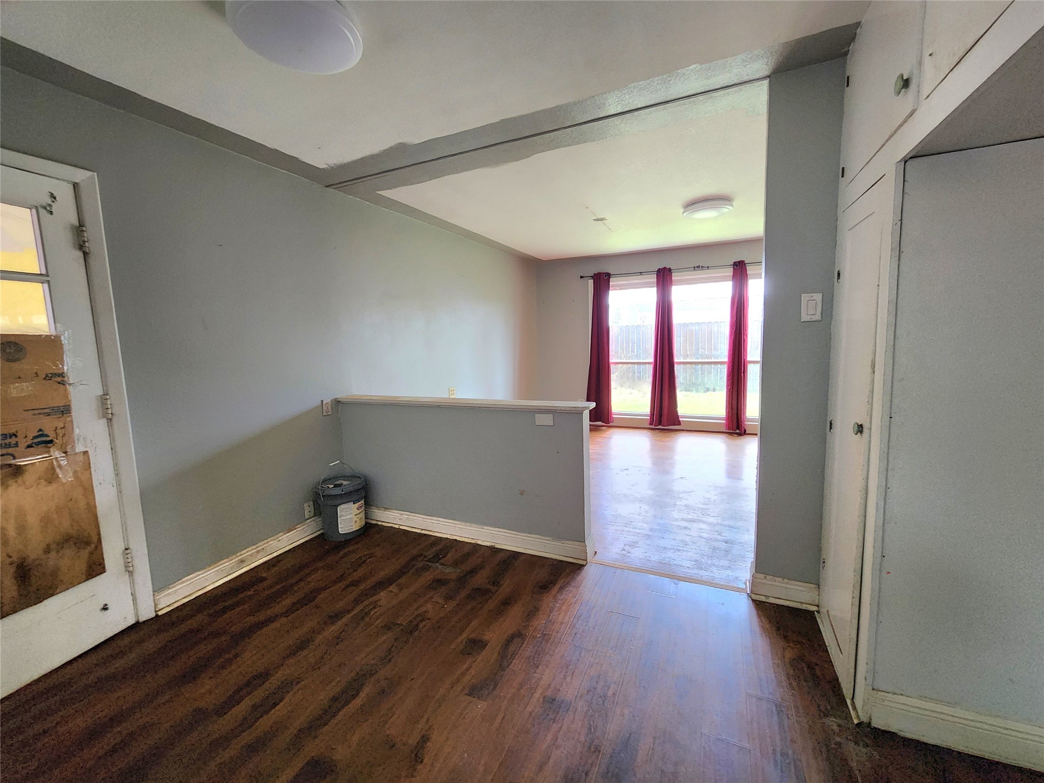 909 E 2nd Street Property Photo 13