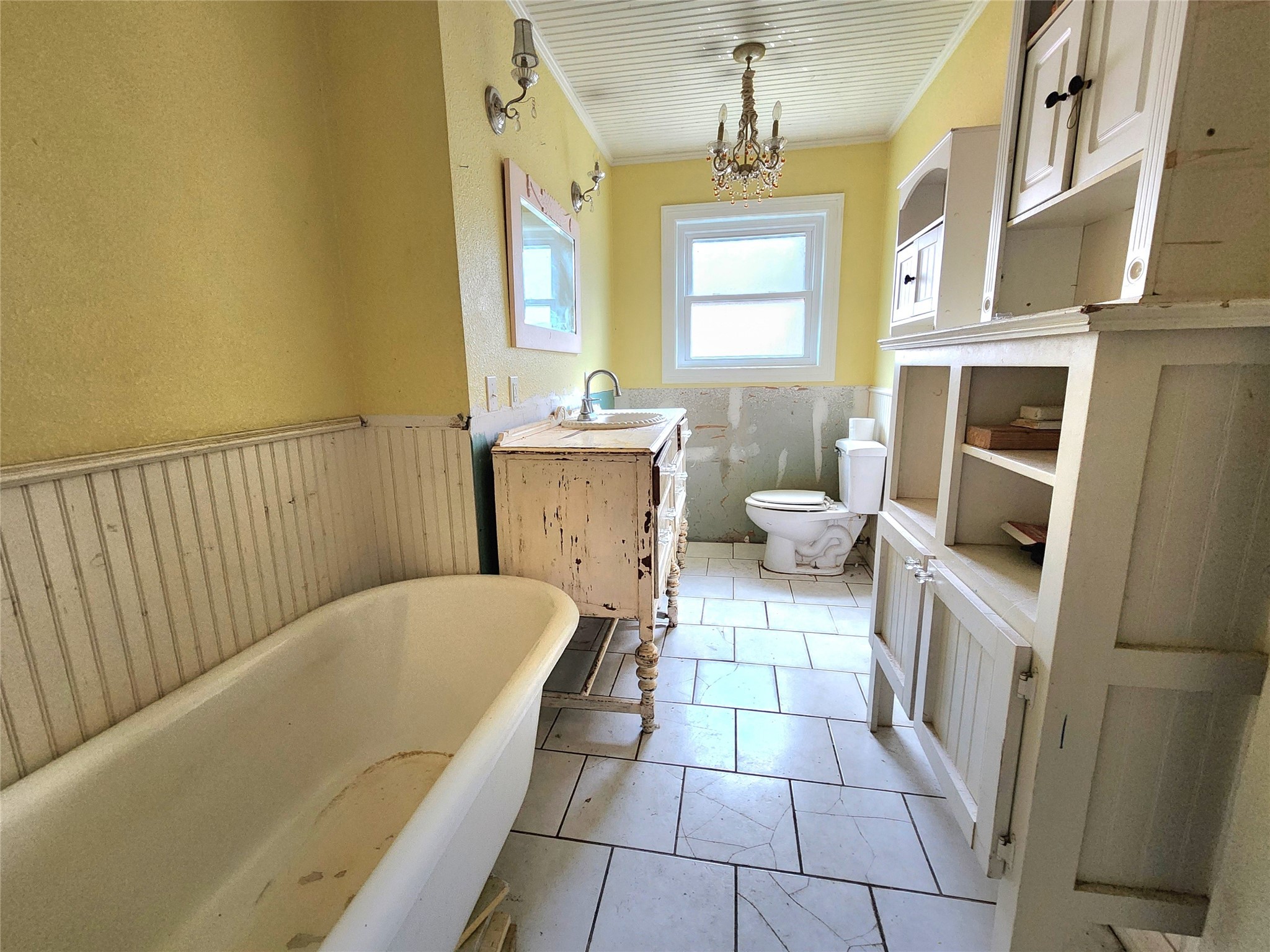 909 E 2nd Street Property Photo 15