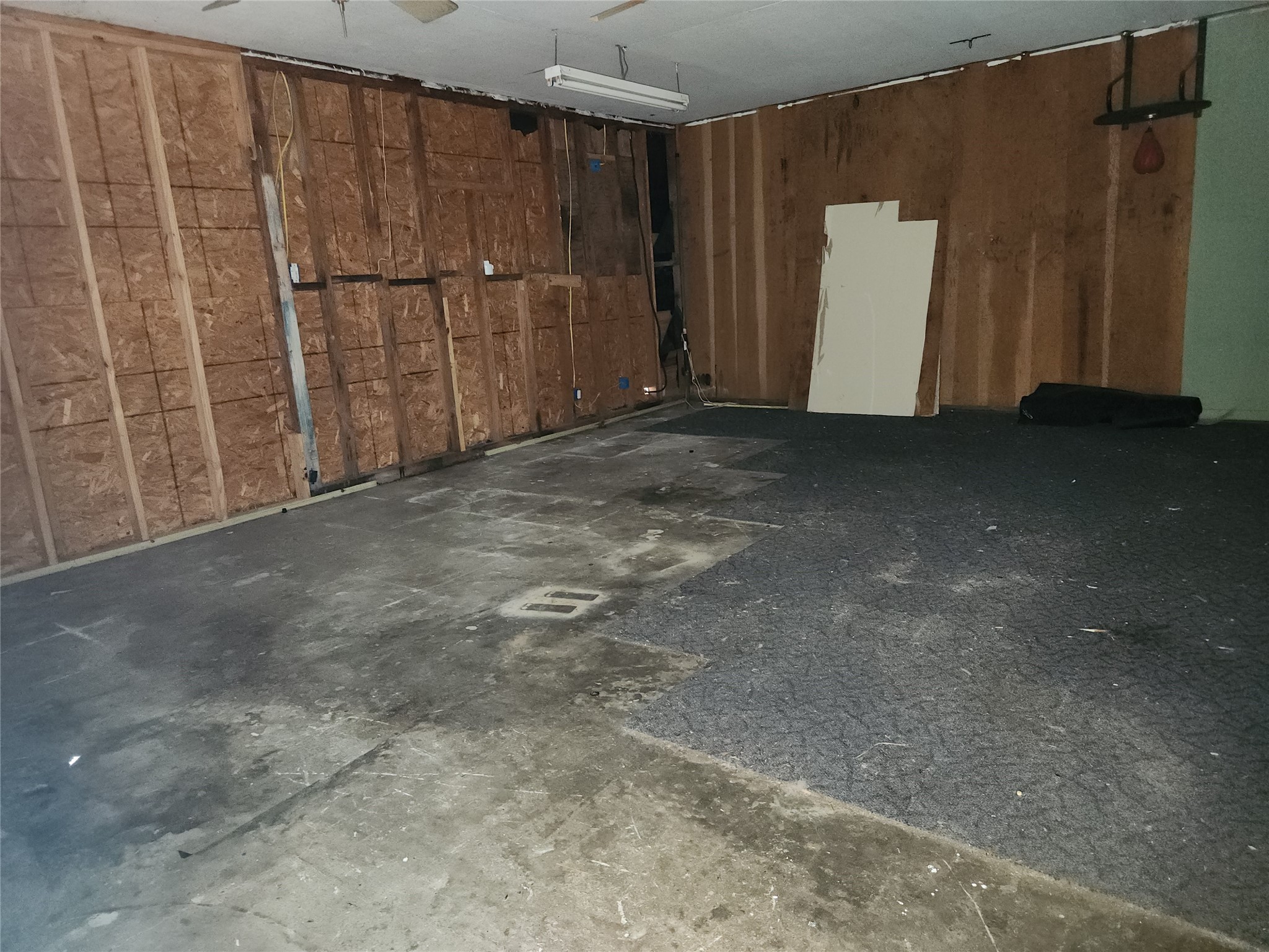 909 E 2nd Street Property Photo 33