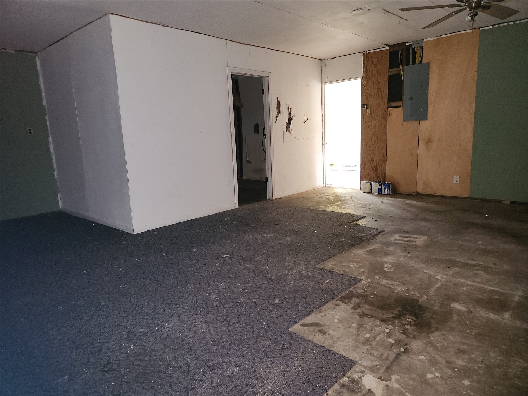 909 E 2nd Street Property Photo 34