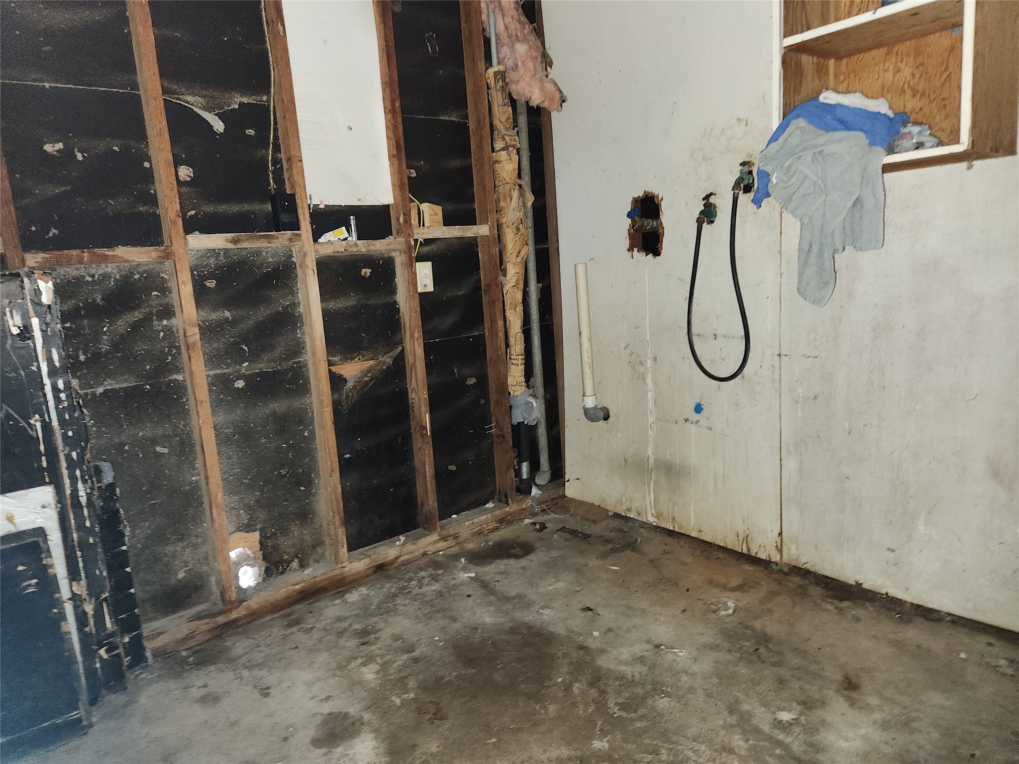 909 E 2nd Street Property Photo 36