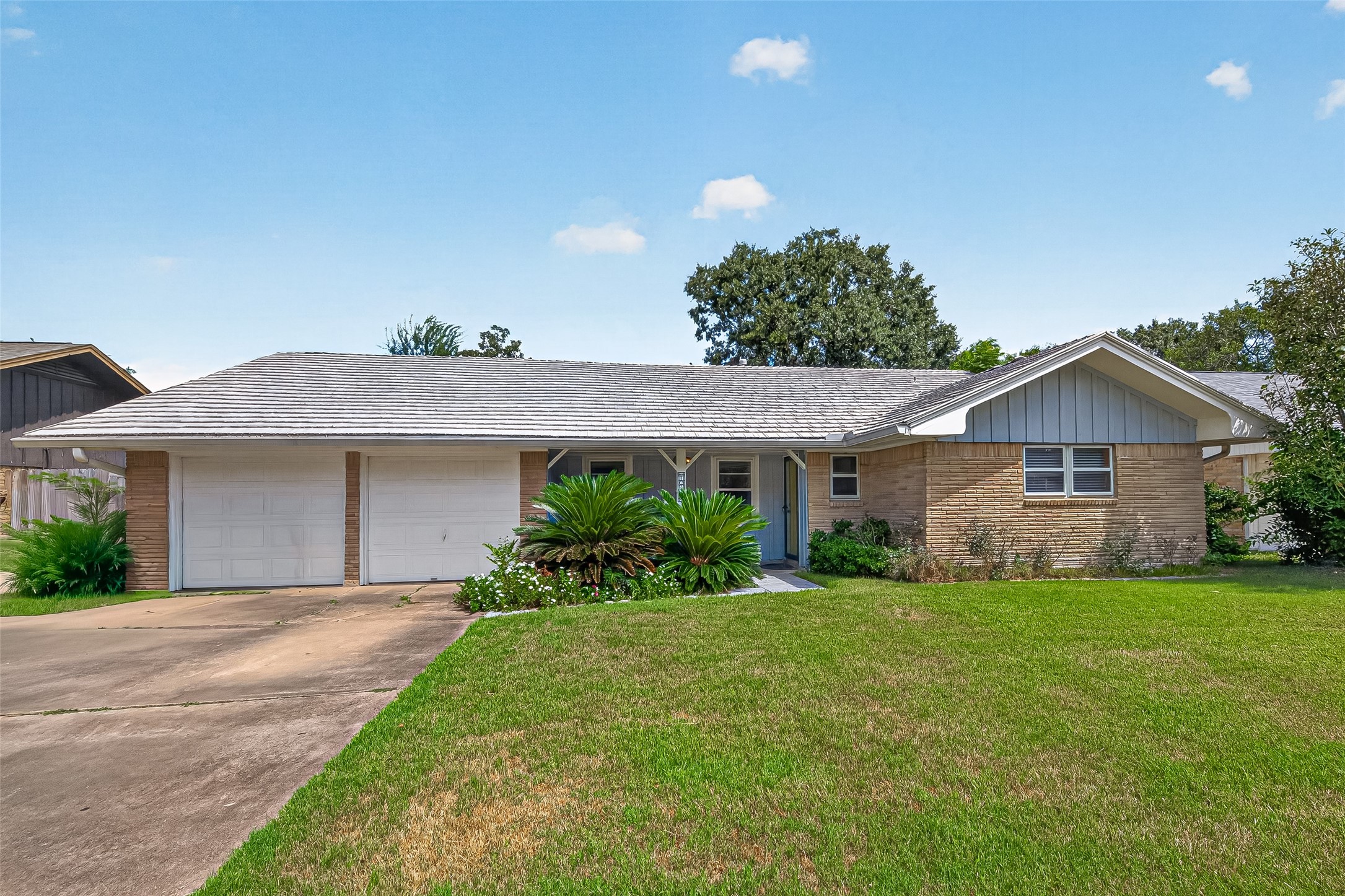 10418 Hazelhurst Drive Property Photo 1
