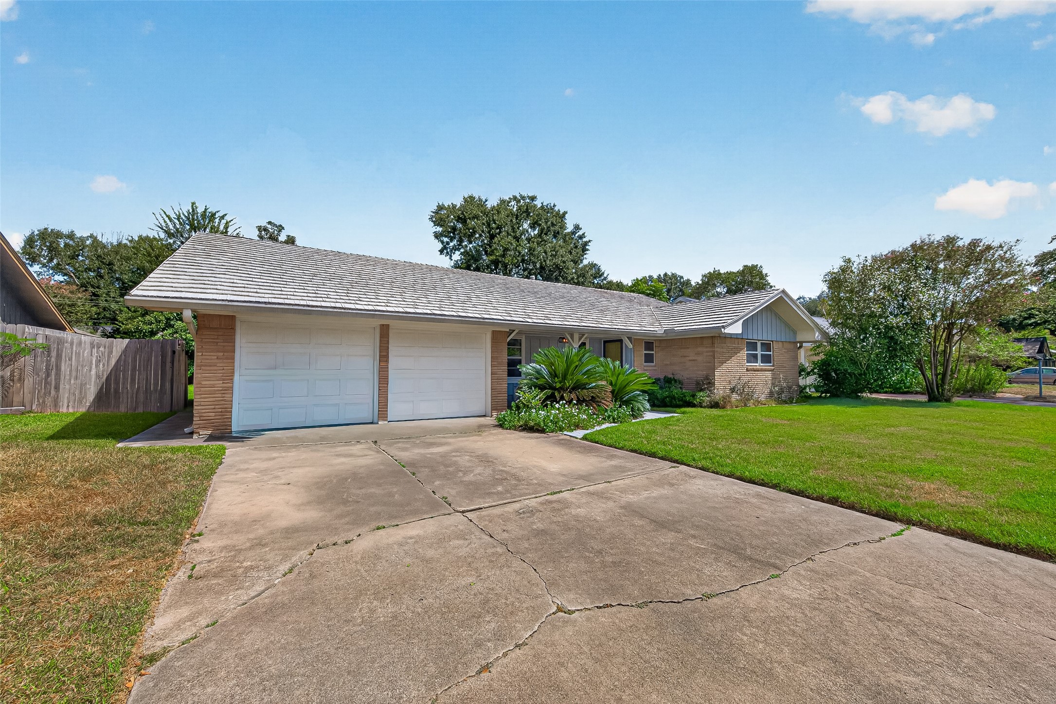10418 Hazelhurst Drive Property Photo 2