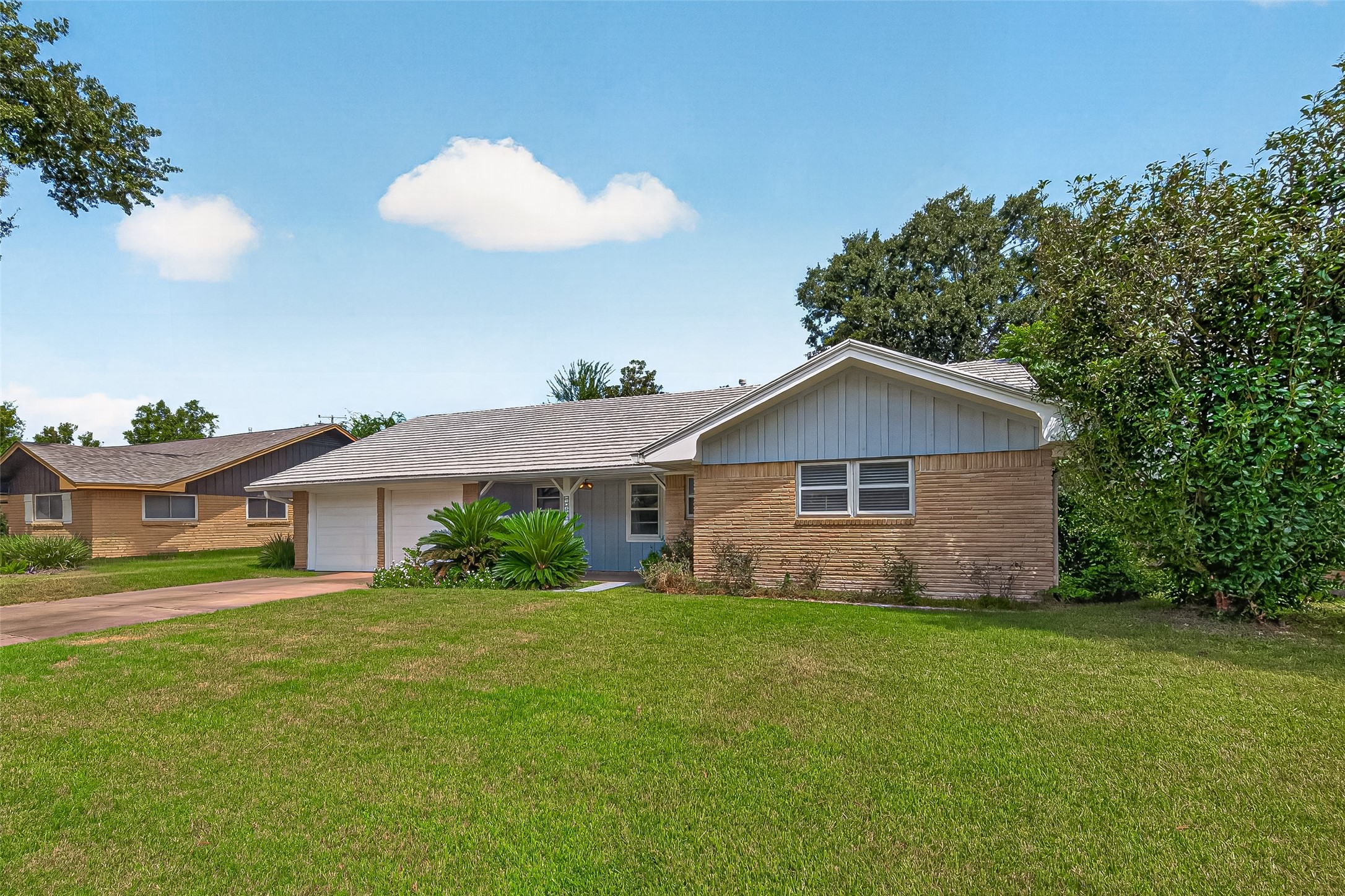 10418 Hazelhurst Drive Property Photo 3