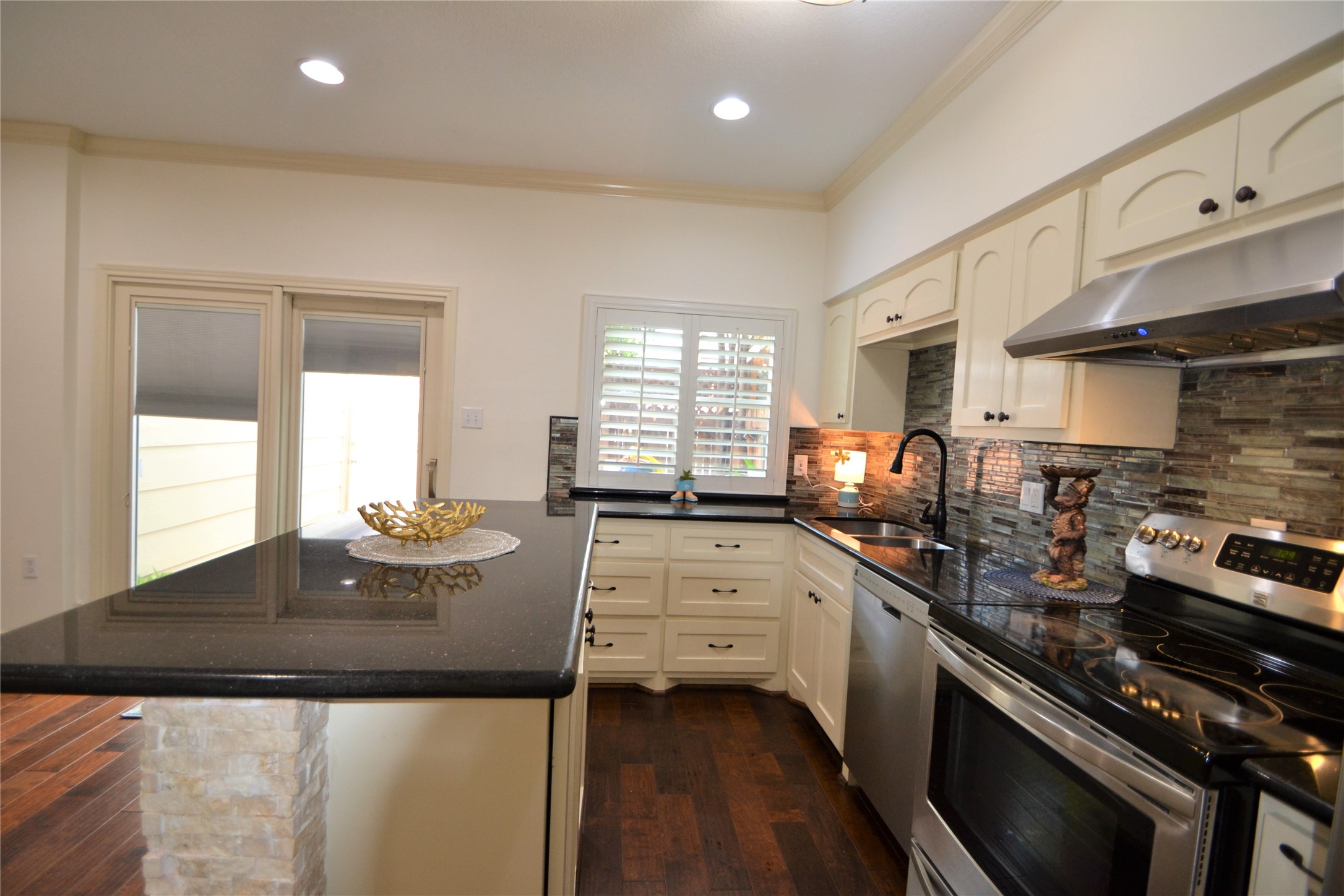 830 Threadneedle Street 235 Property Photo 5