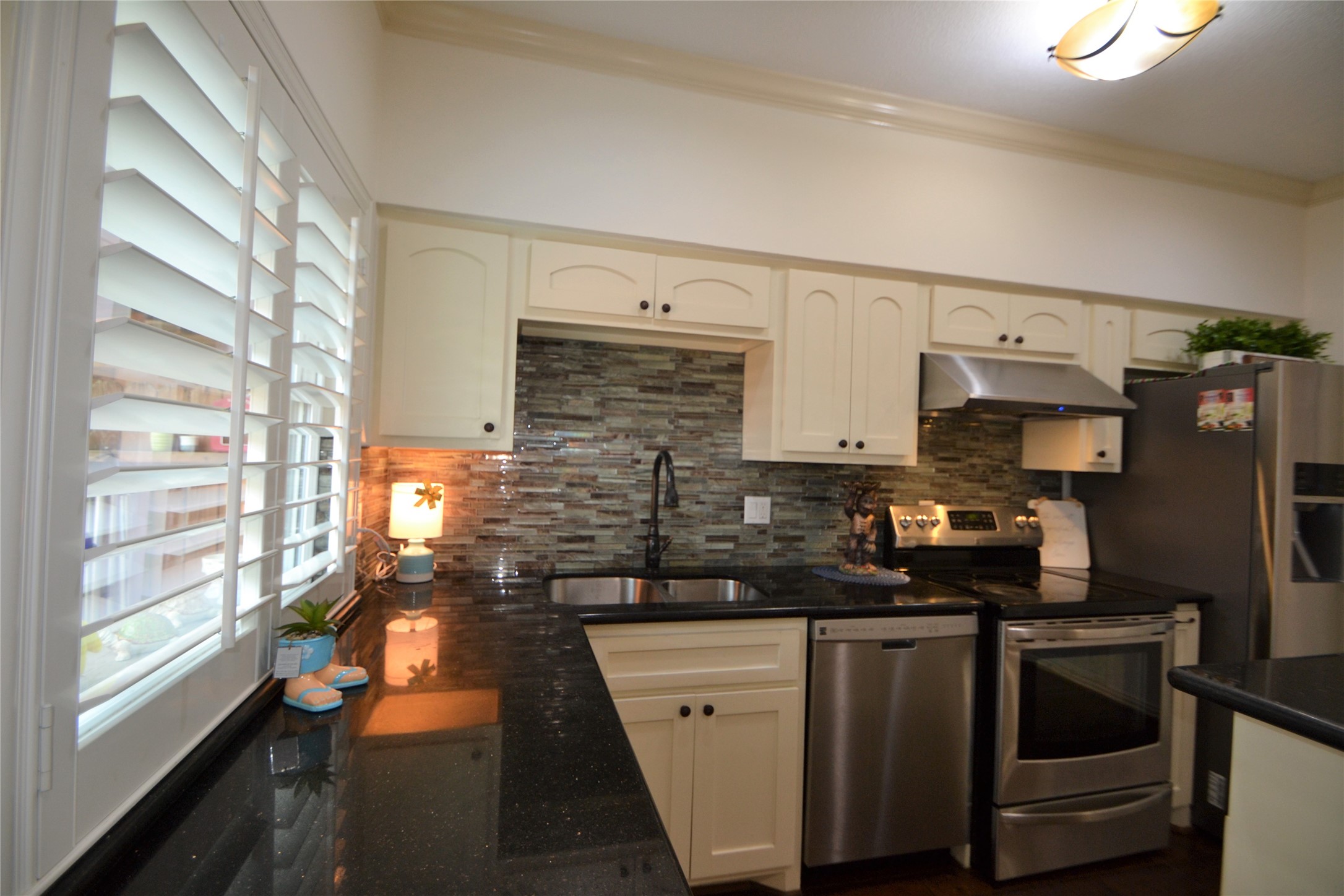 830 Threadneedle Street 235 Property Photo 6