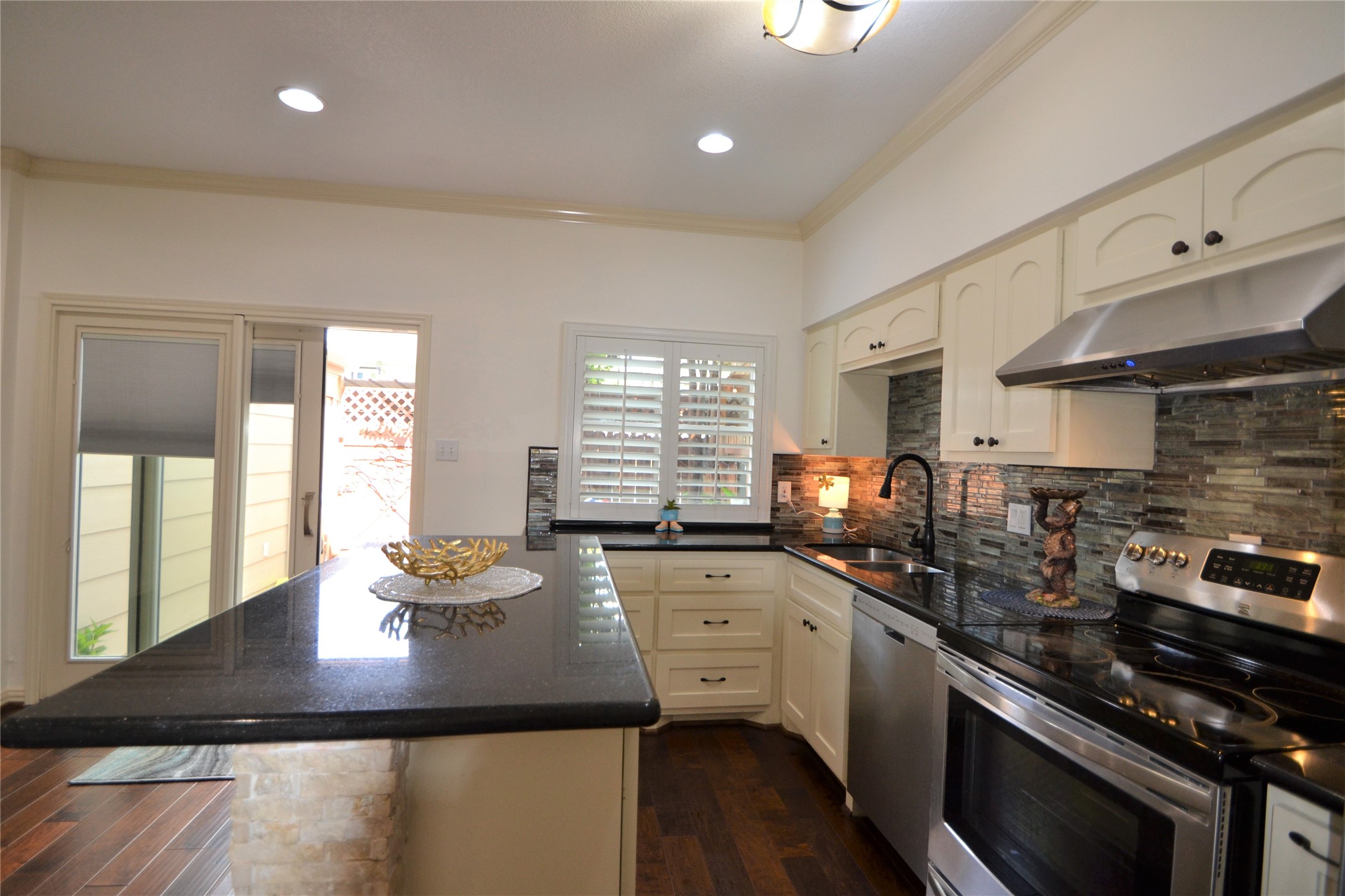 830 Threadneedle Street 235 Property Photo 9