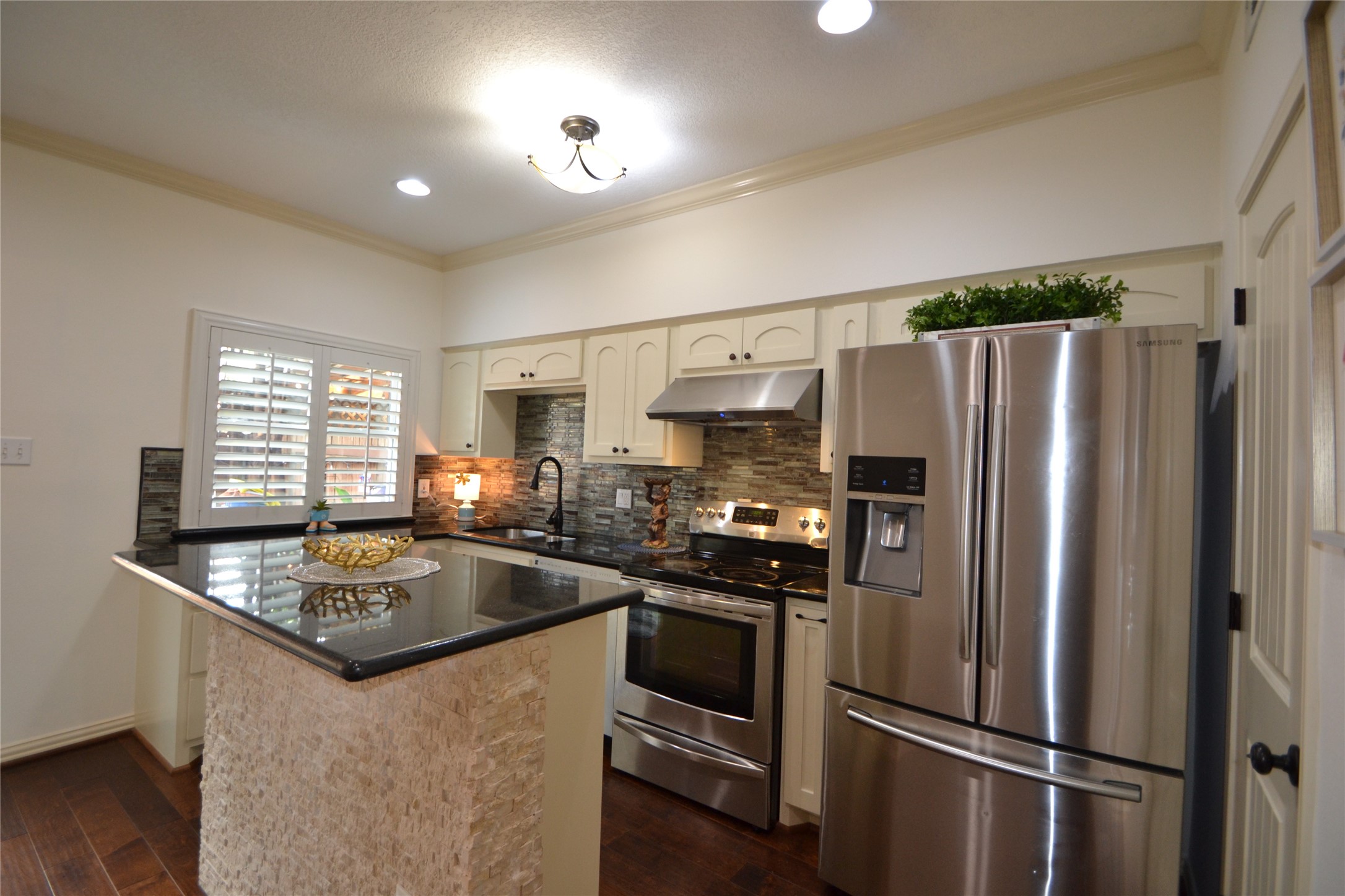 830 Threadneedle Street 235 Property Photo 10