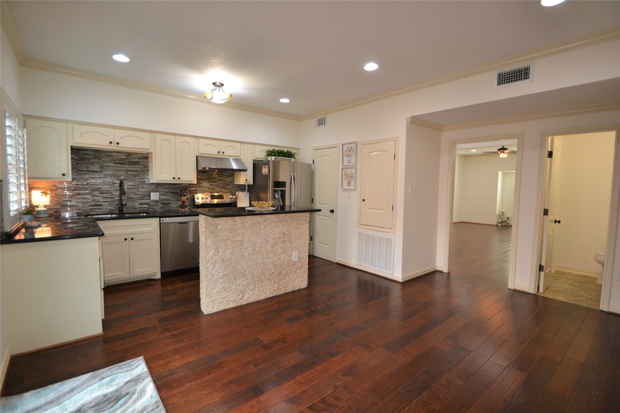 830 Threadneedle Street 235 Property Photo 11