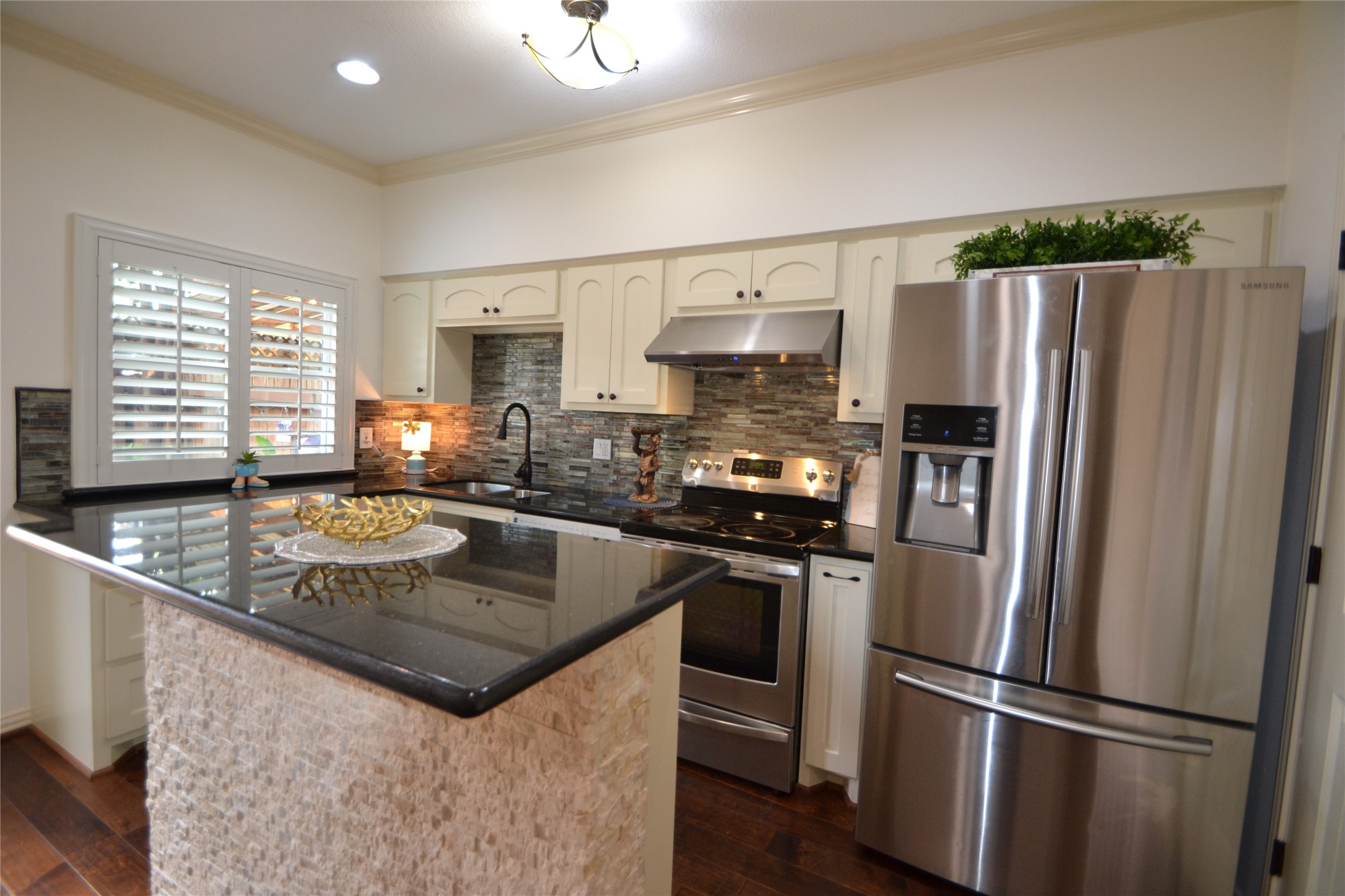 830 Threadneedle Street 235 Property Photo 12