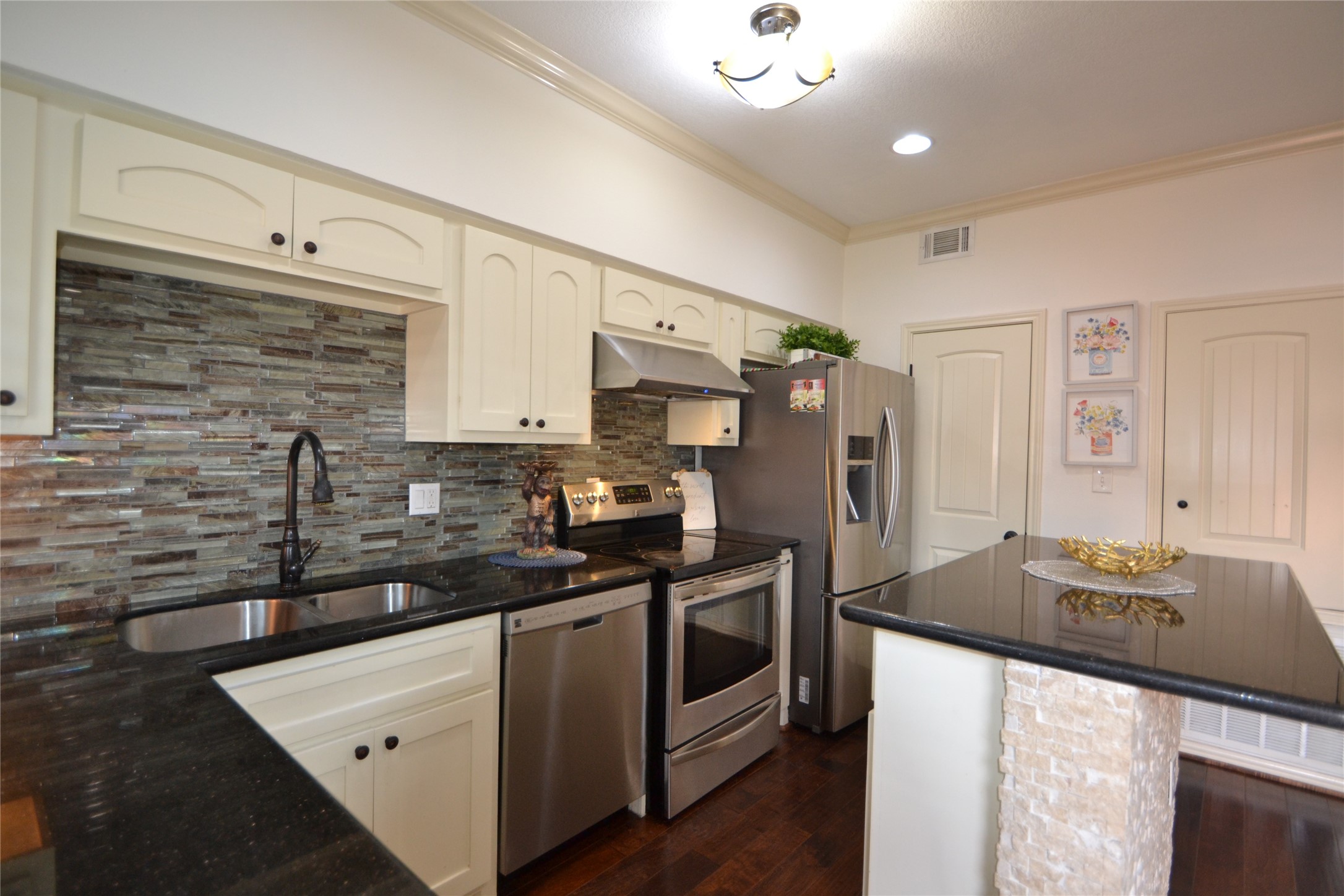 830 Threadneedle Street 235 Property Photo 13