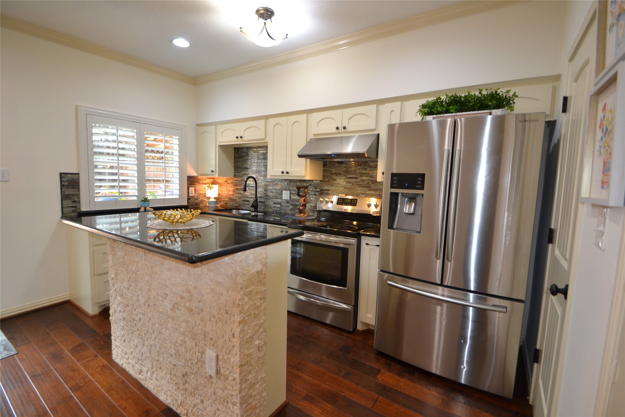 830 Threadneedle Street 235 Property Photo 17