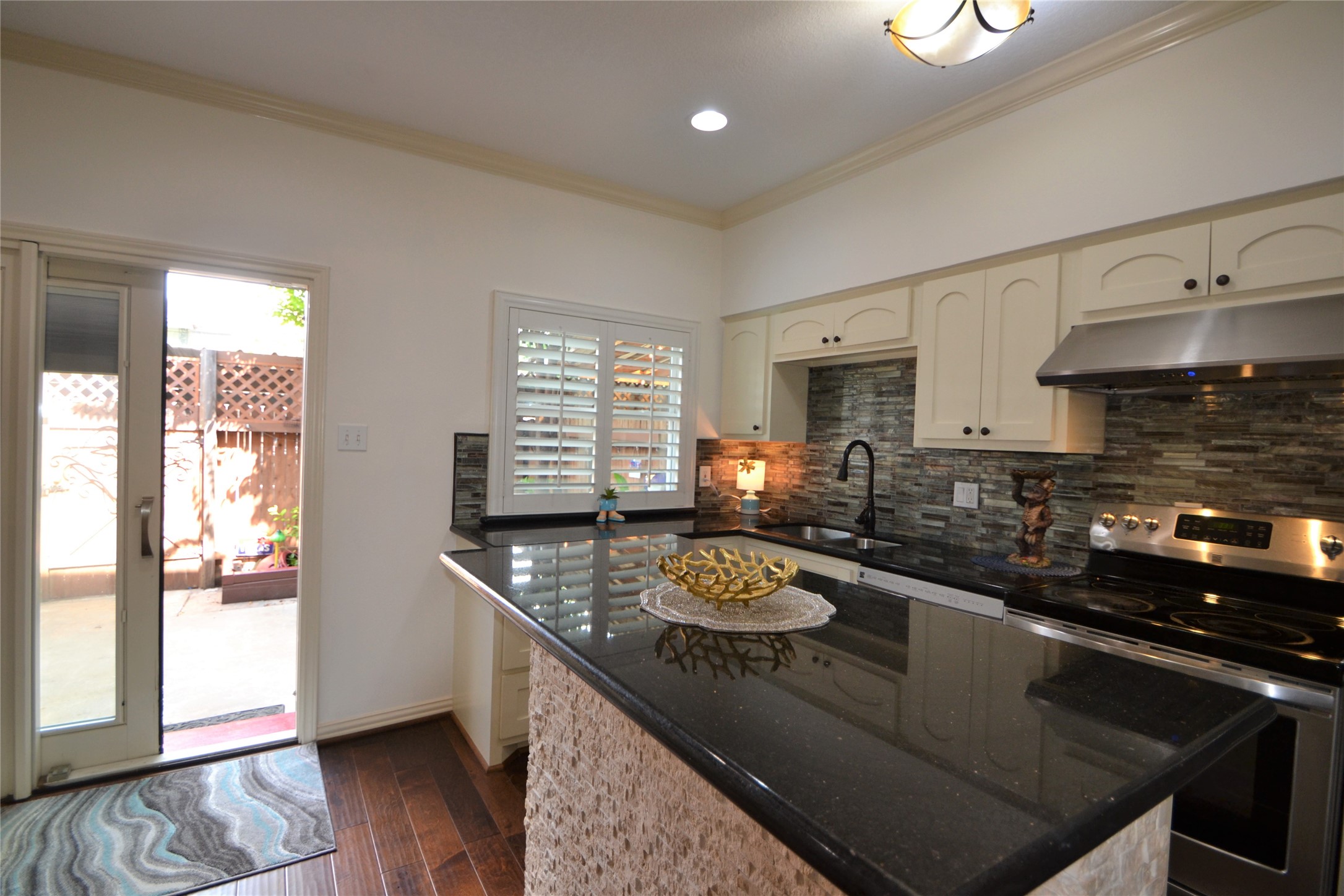 830 Threadneedle Street 235 Property Photo 18