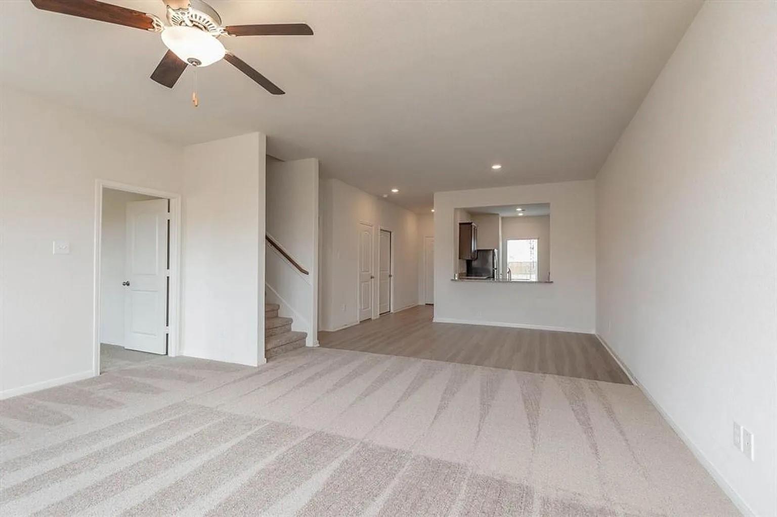 20922 Sunshine Meadow Drive Property Photo 3