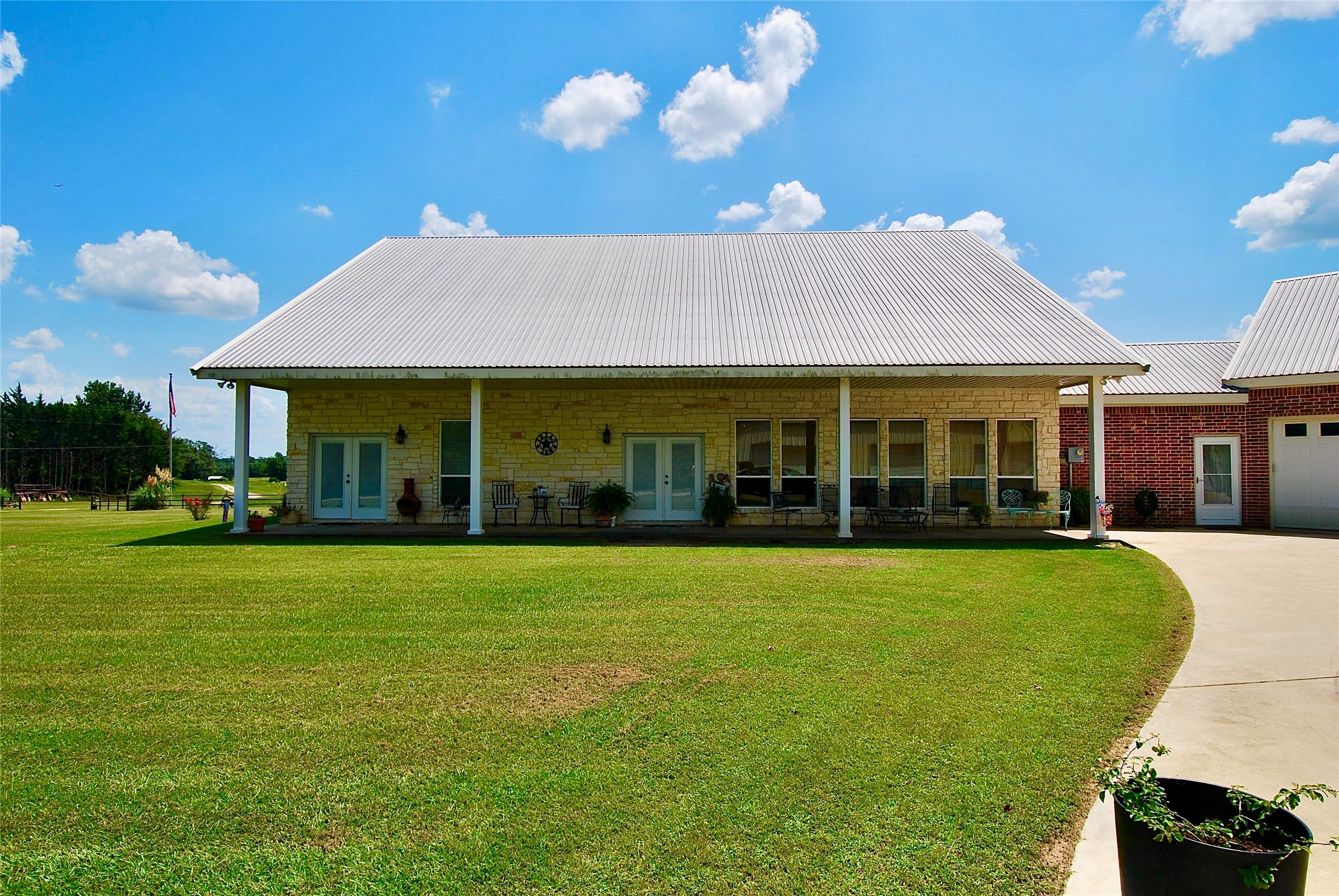 27368 State Highway 19 N Property Photo 9