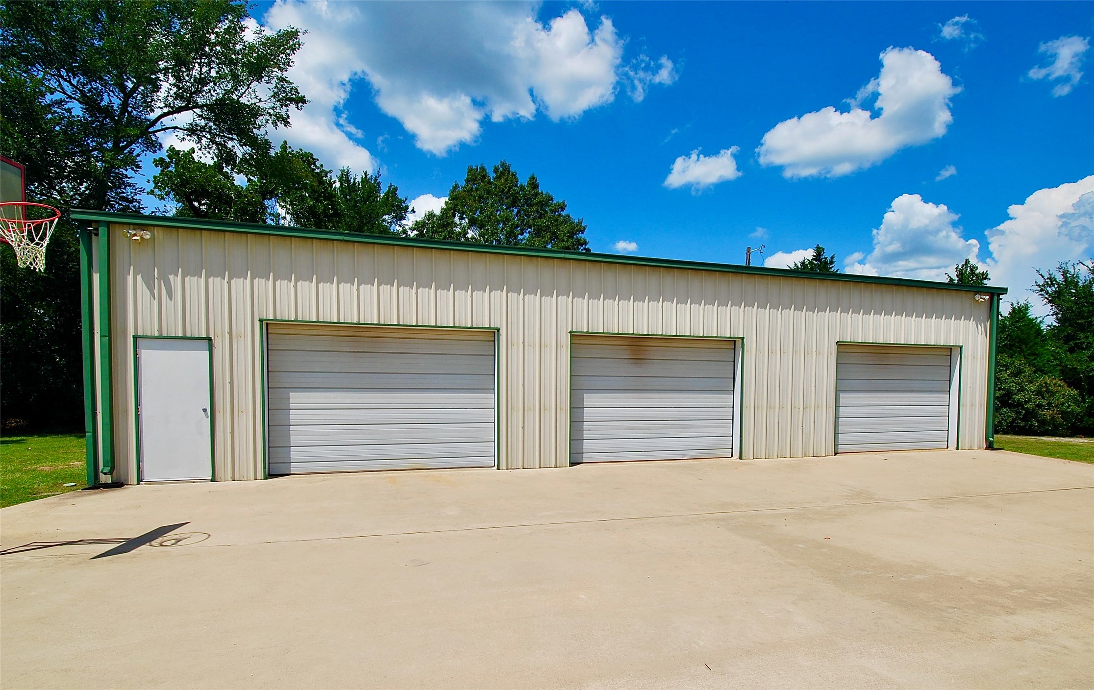 27368 State Highway 19 N Property Photo 14