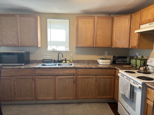 2215 Hollywood Avenue Property Photo 6