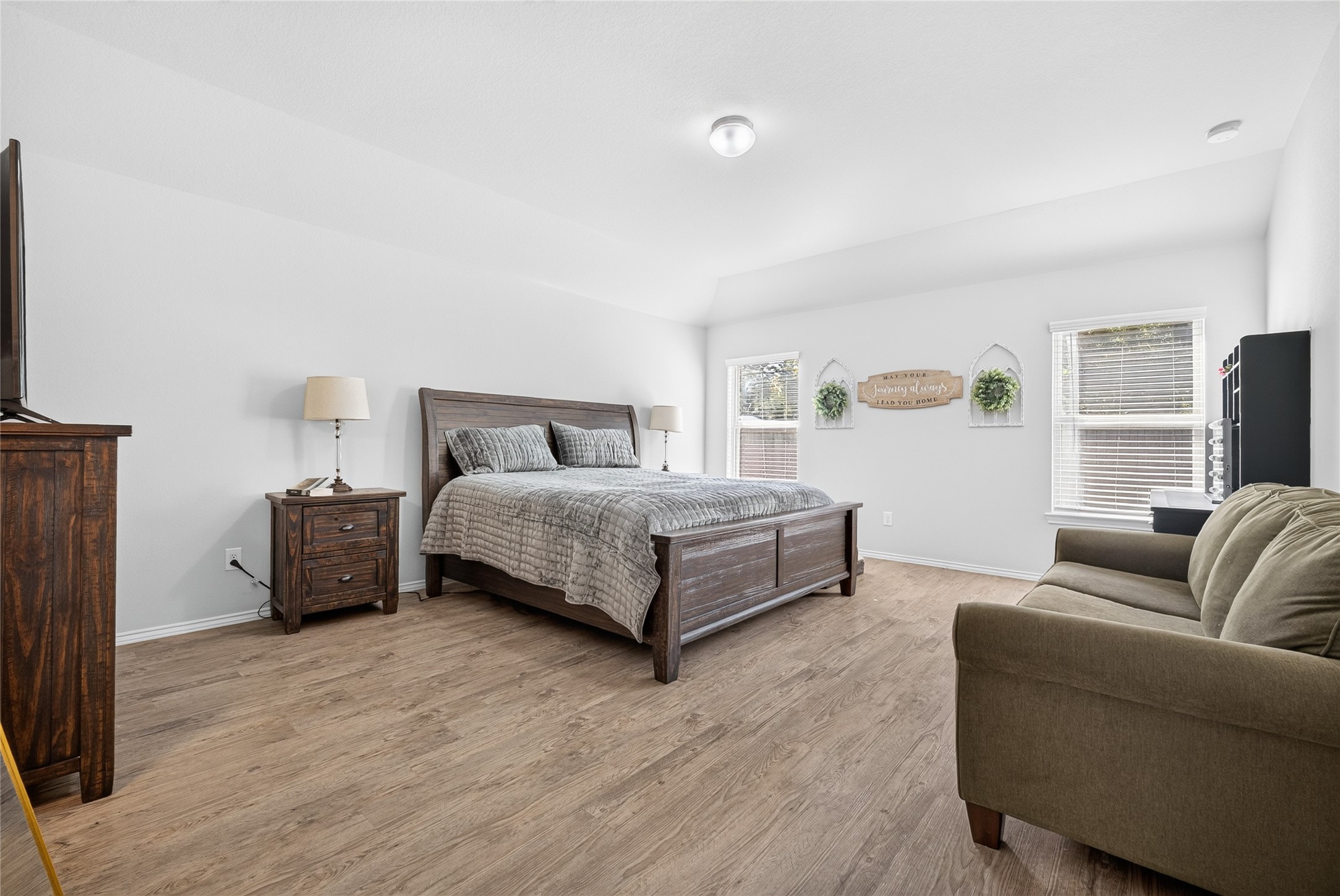 9805 Hunter Springs Drive Property Photo 16